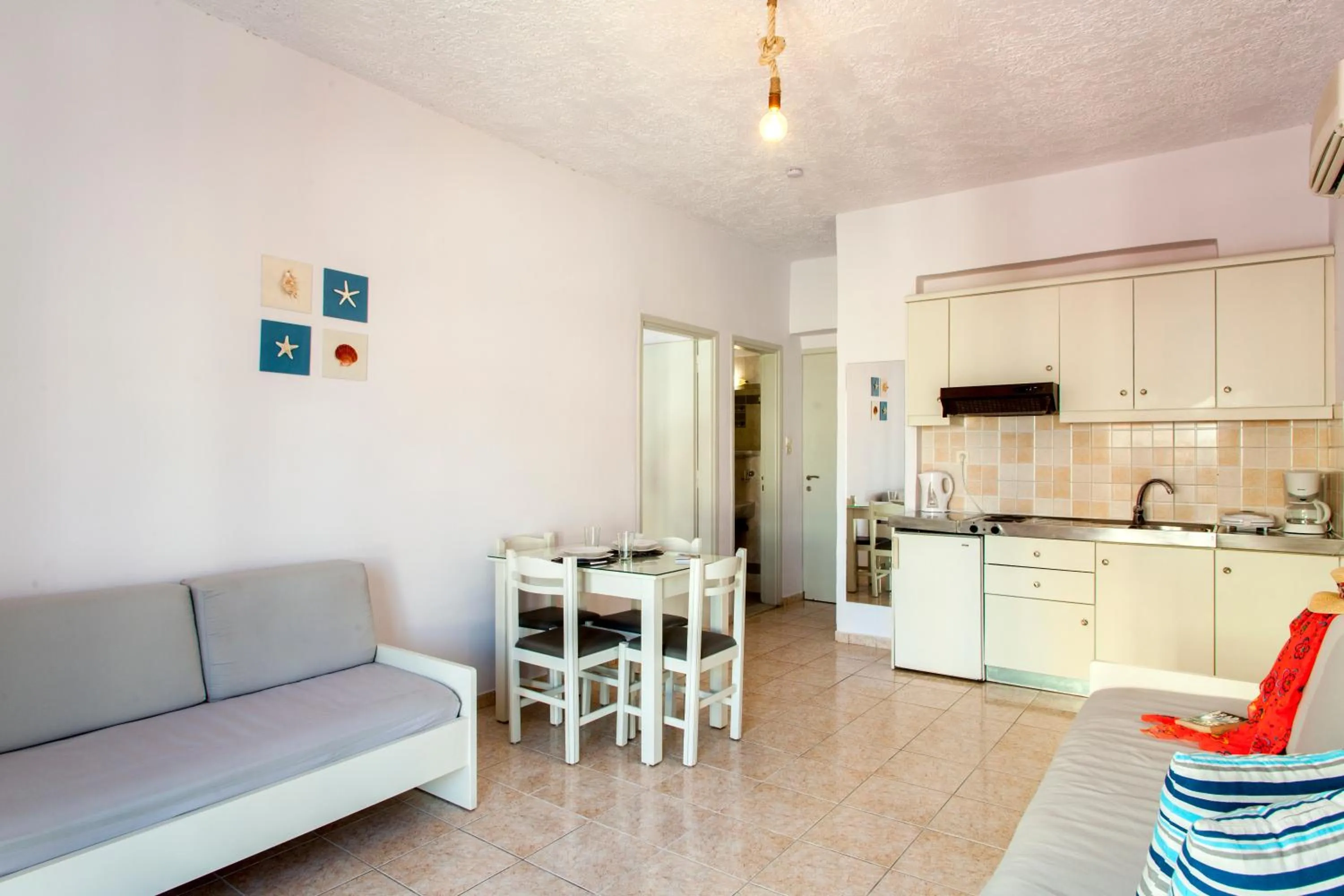 Kitchen or kitchenette in Elychryson