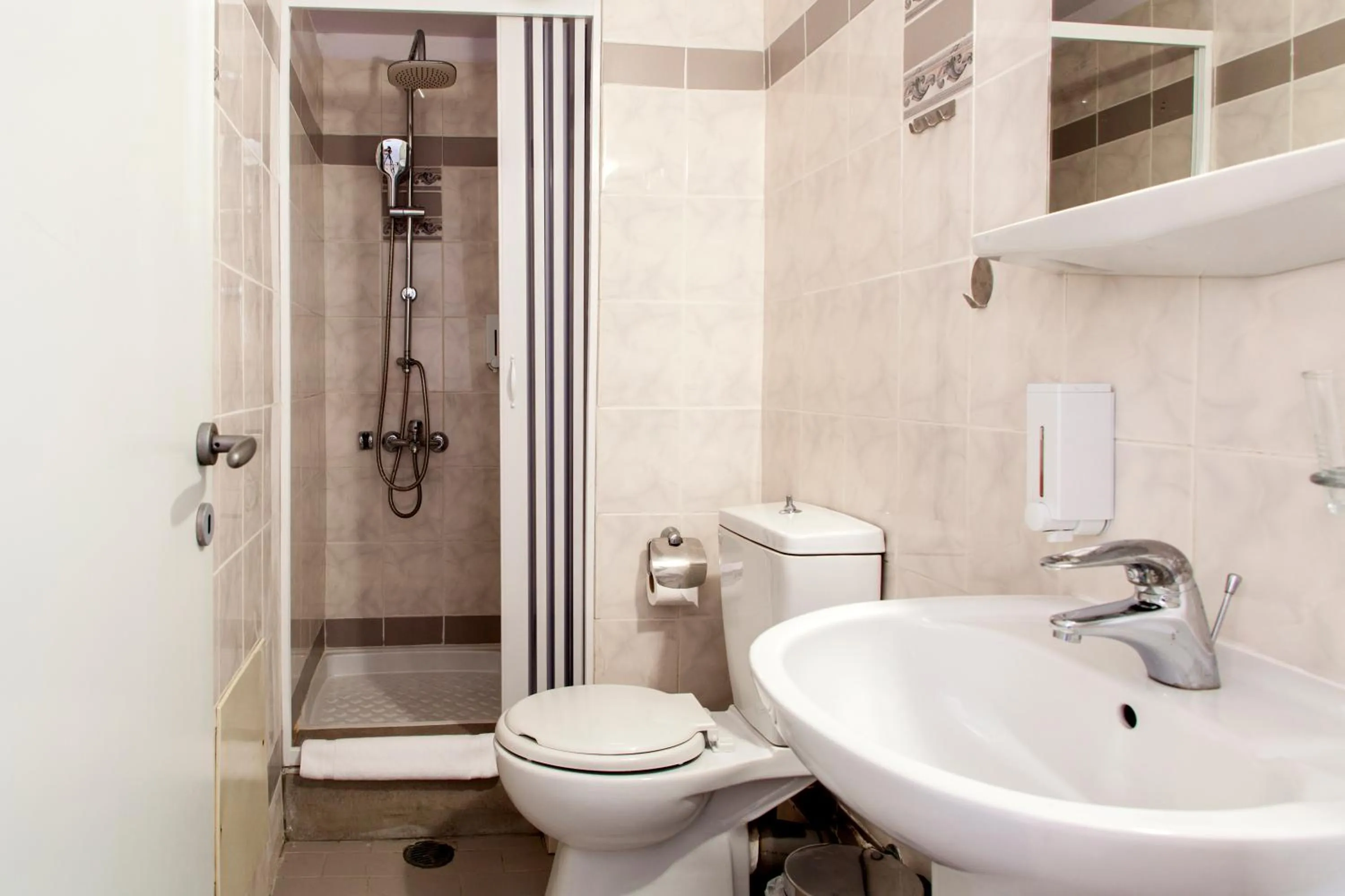 Bathroom in Elychryson