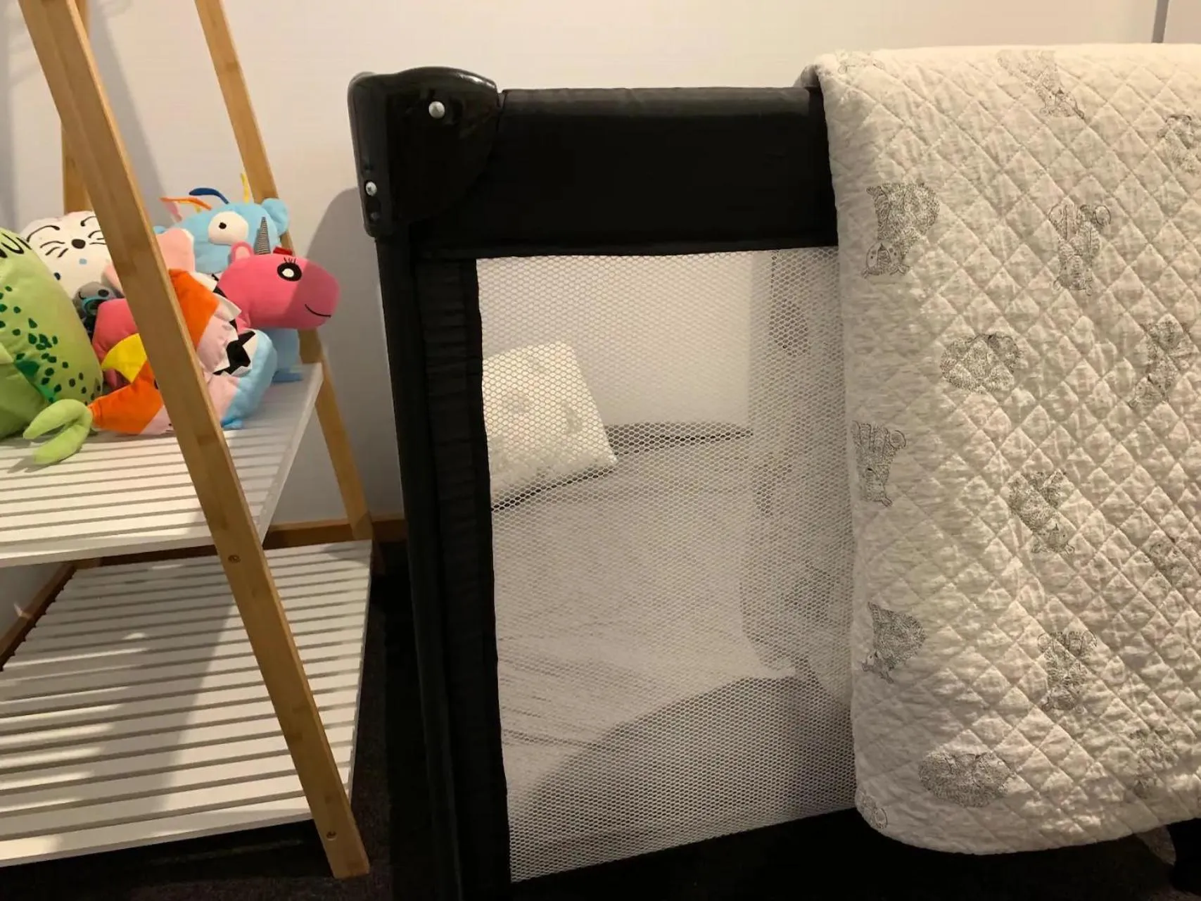 cot, Bed in Finnview House