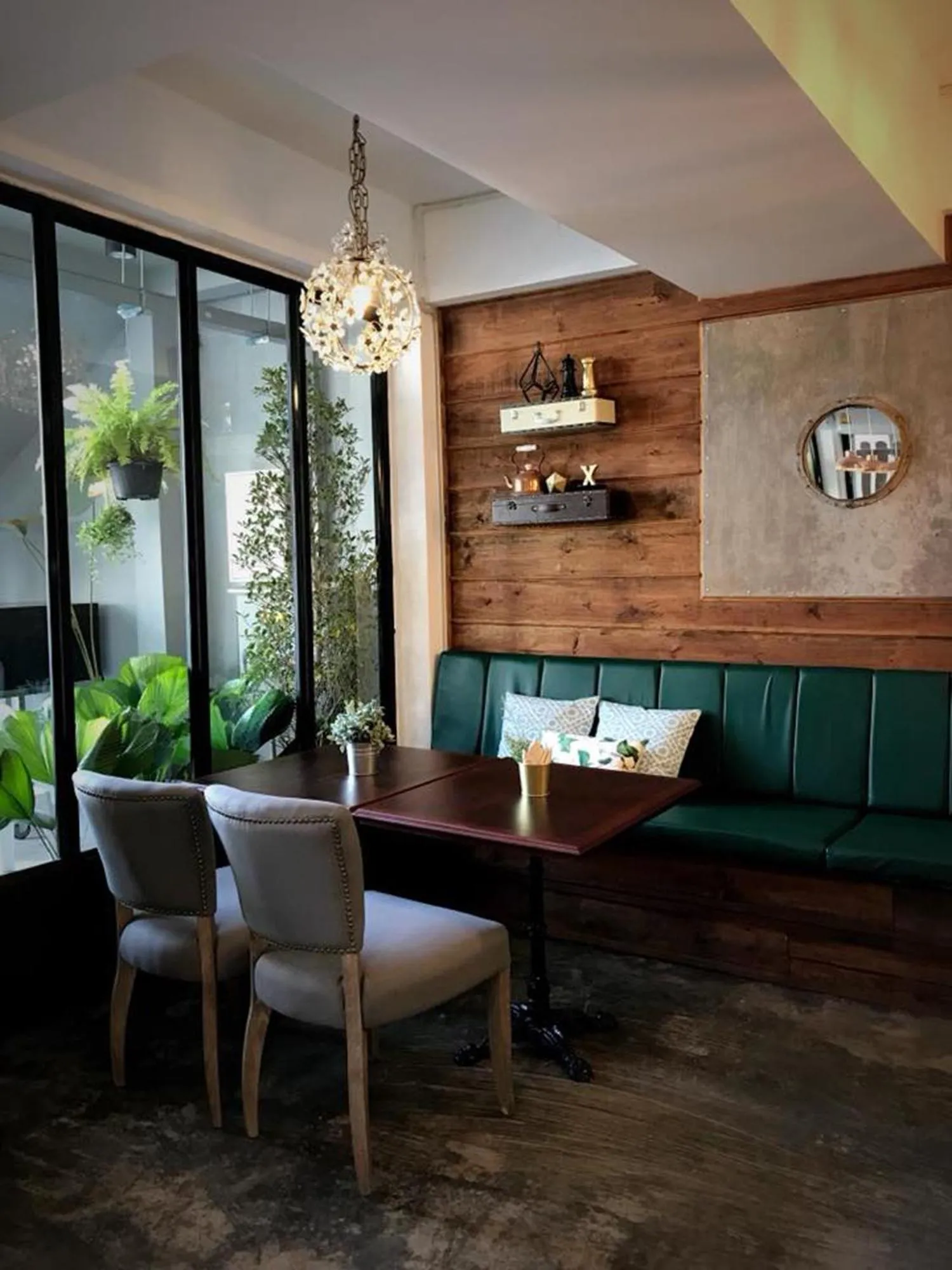 Restaurant/places to eat in Bloom Boutique Hotel & Cafe