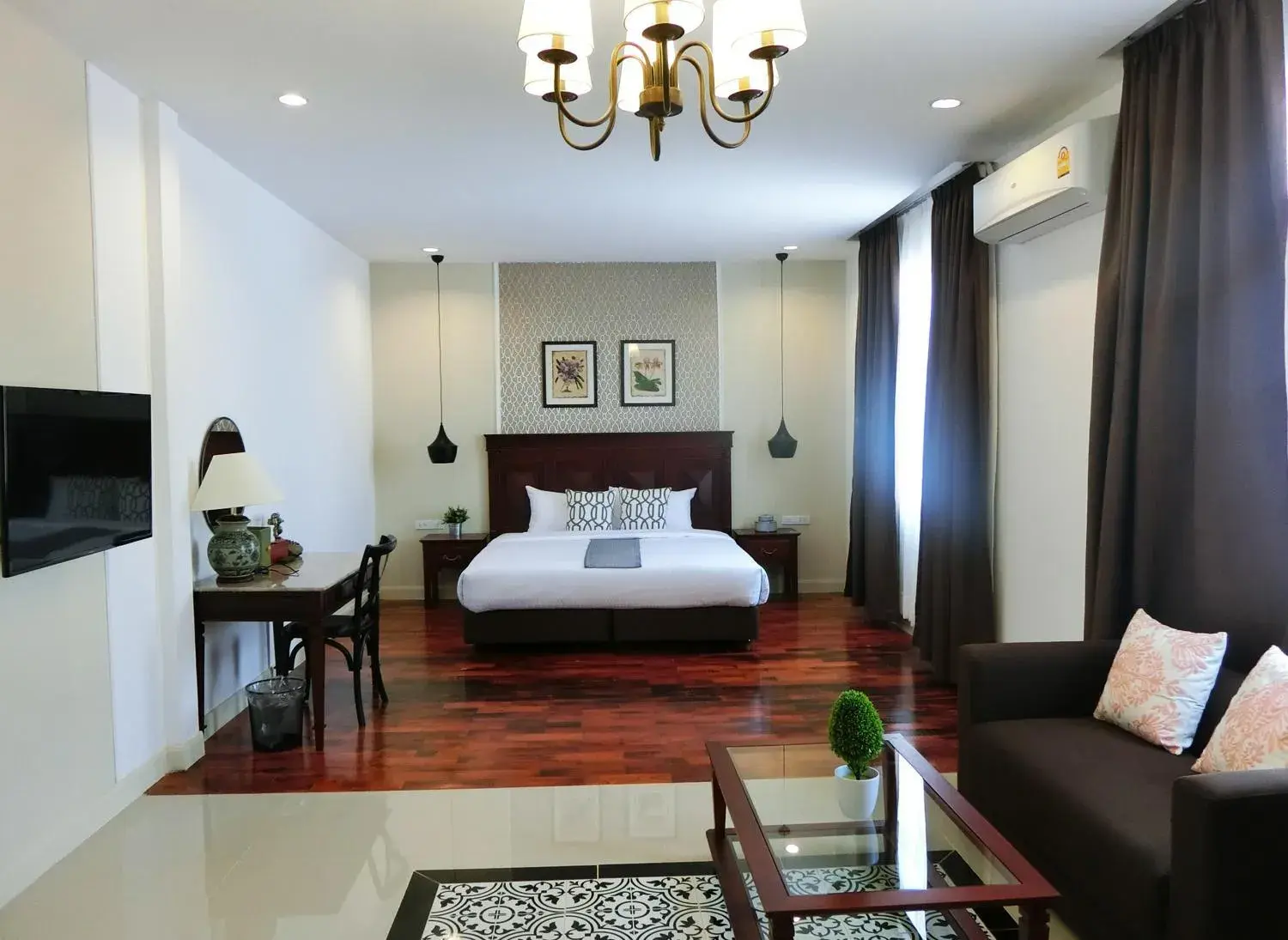 Large Double Room in Bloom Boutique Hotel & Cafe Large Double Room in Bloom Boutique Hotel & Cafe