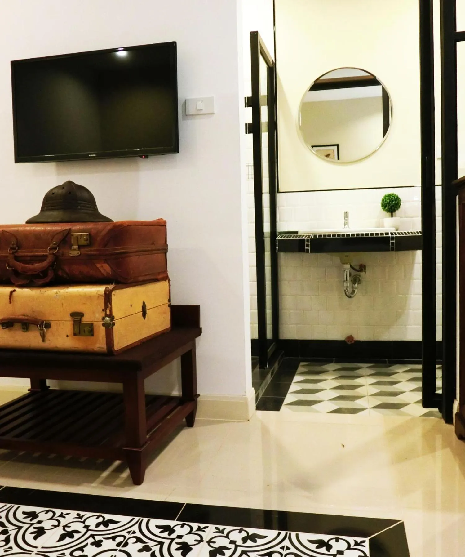 Communal lounge/ TV room in Bloom Boutique Hotel & Cafe