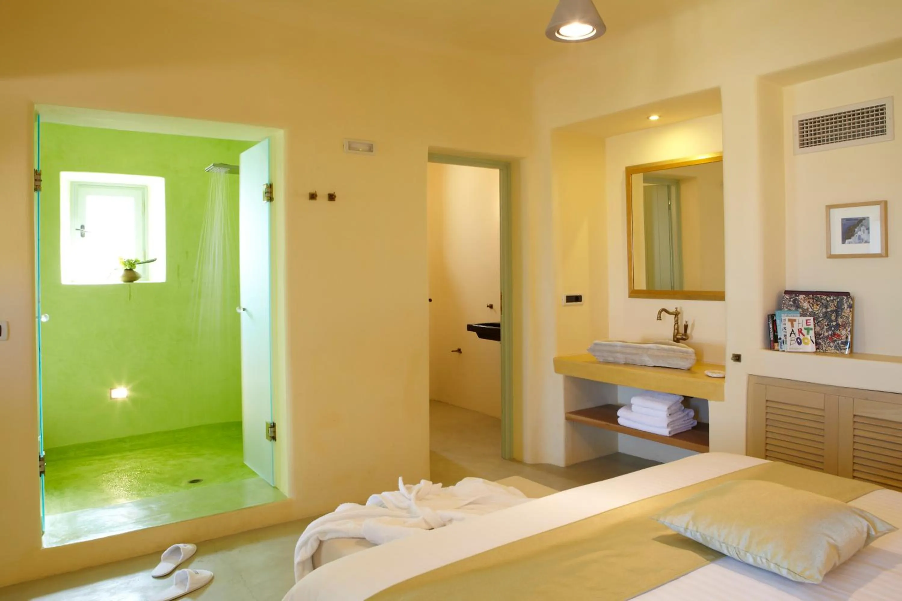 Bathroom, Bed in Voreina Gallery Suites