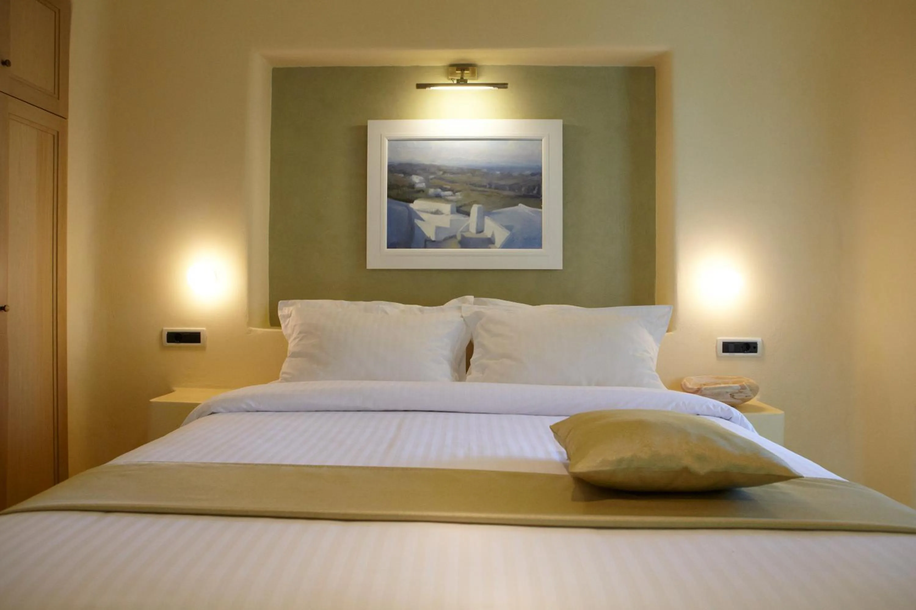 Bedroom, Bed in Voreina Gallery Suites