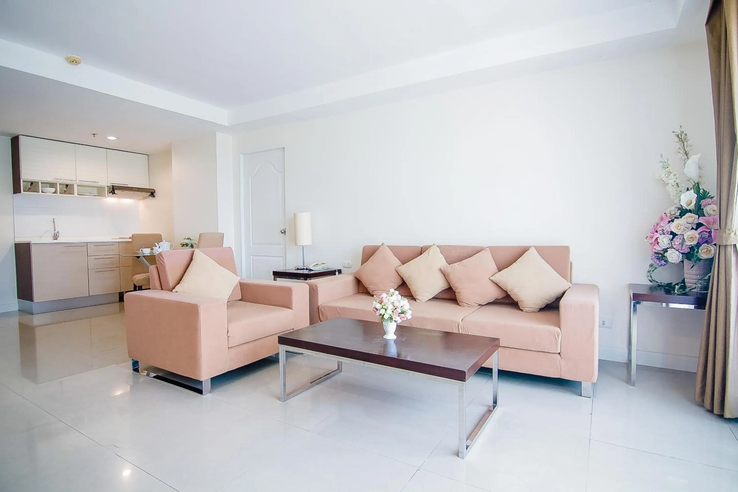 Seating area in Romance Hotel Bangna