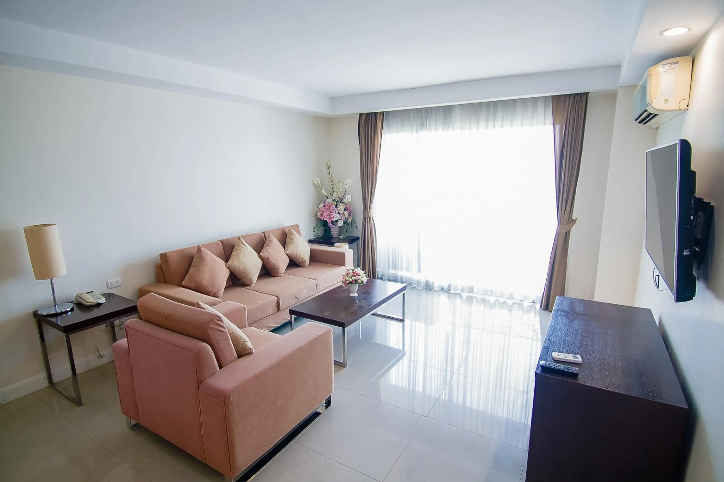 Living room in Romance Hotel Bangna