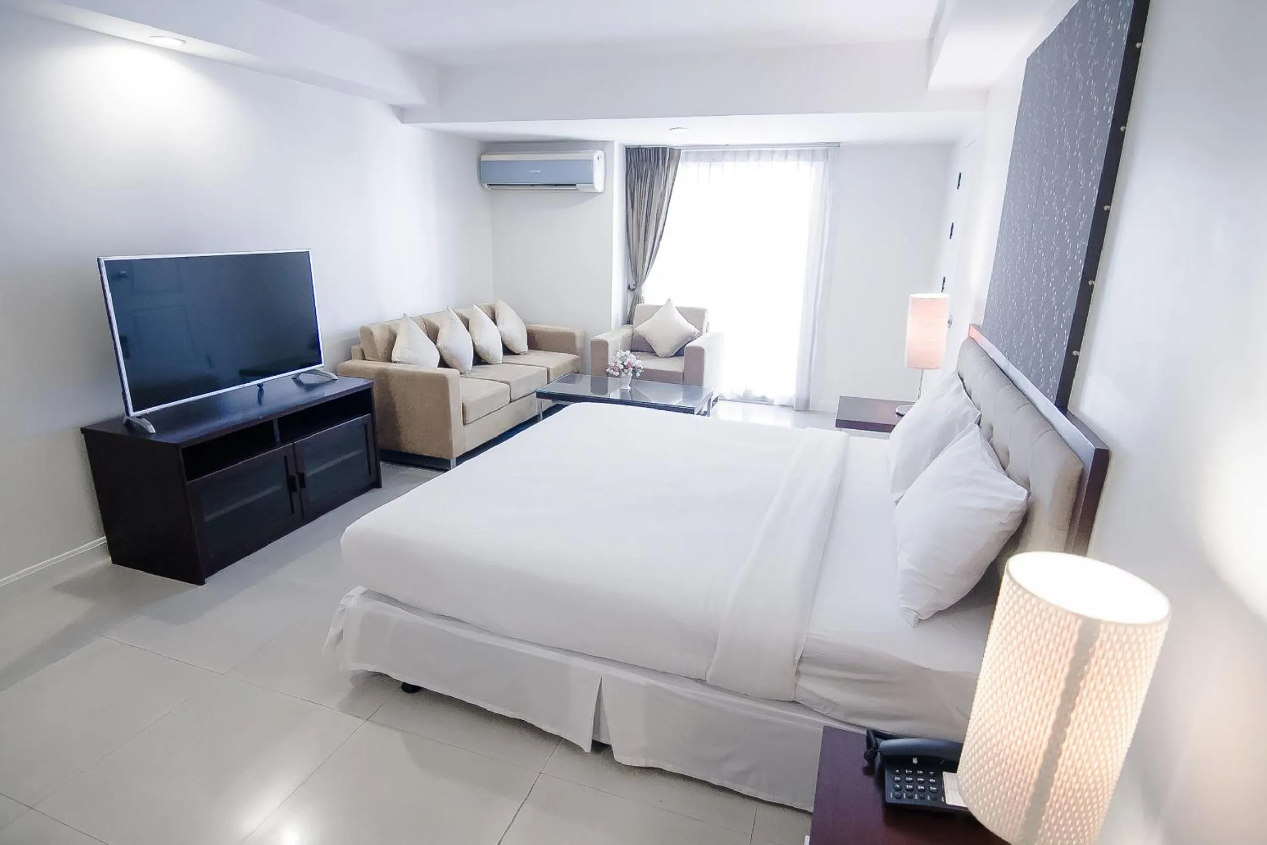 Living room, Bed in Romance Hotel Bangna