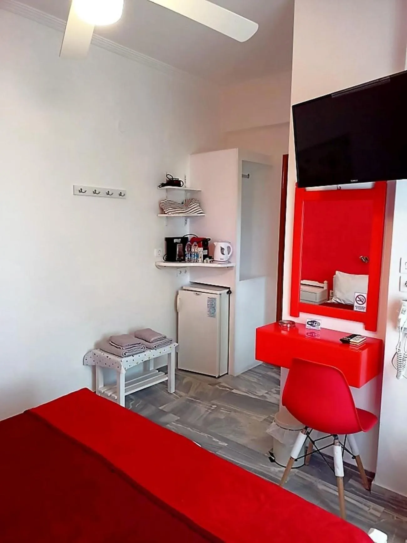 Photo of the whole room in Marisa Rooms