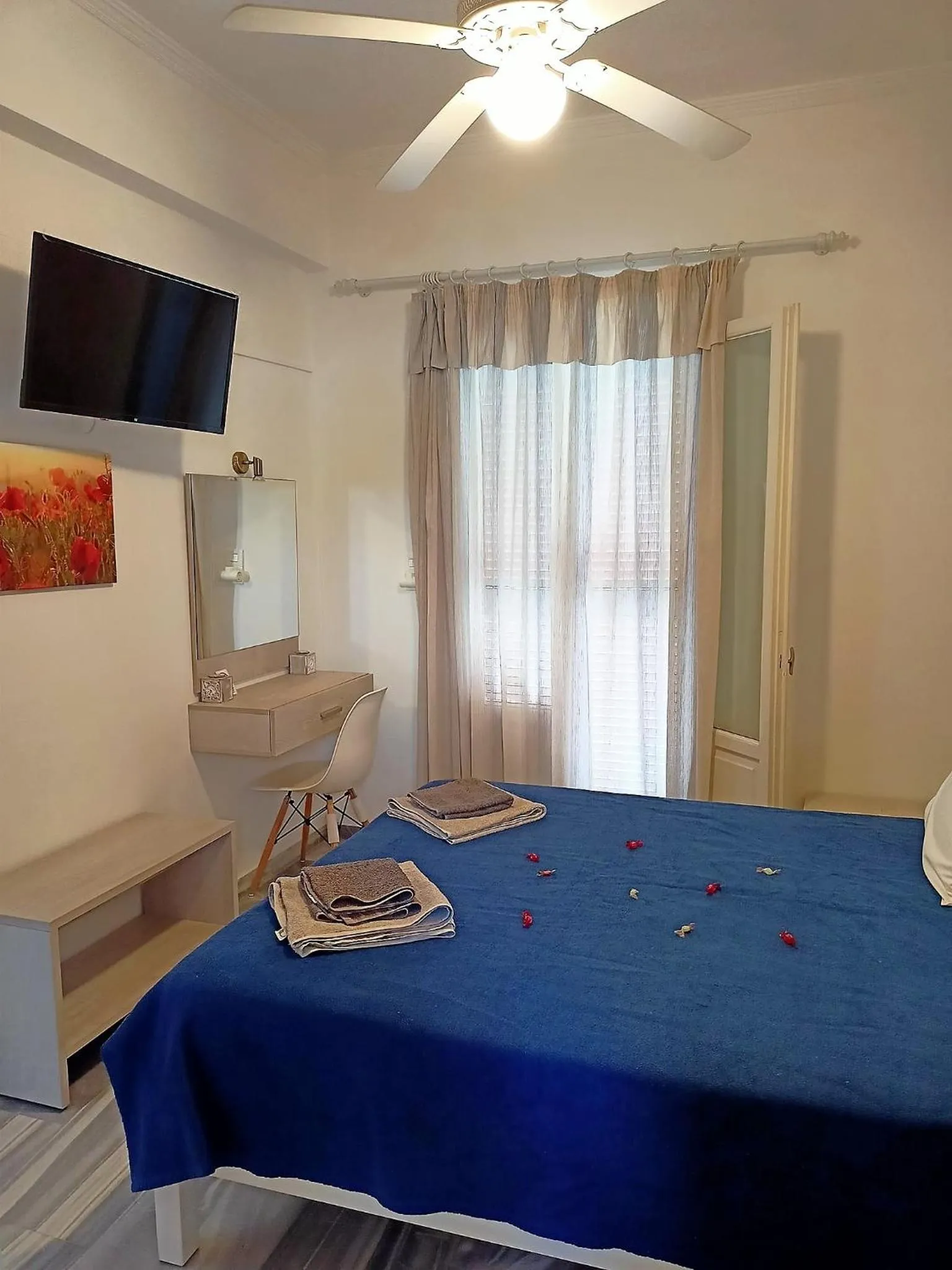 Photo of the whole room in Marisa Rooms