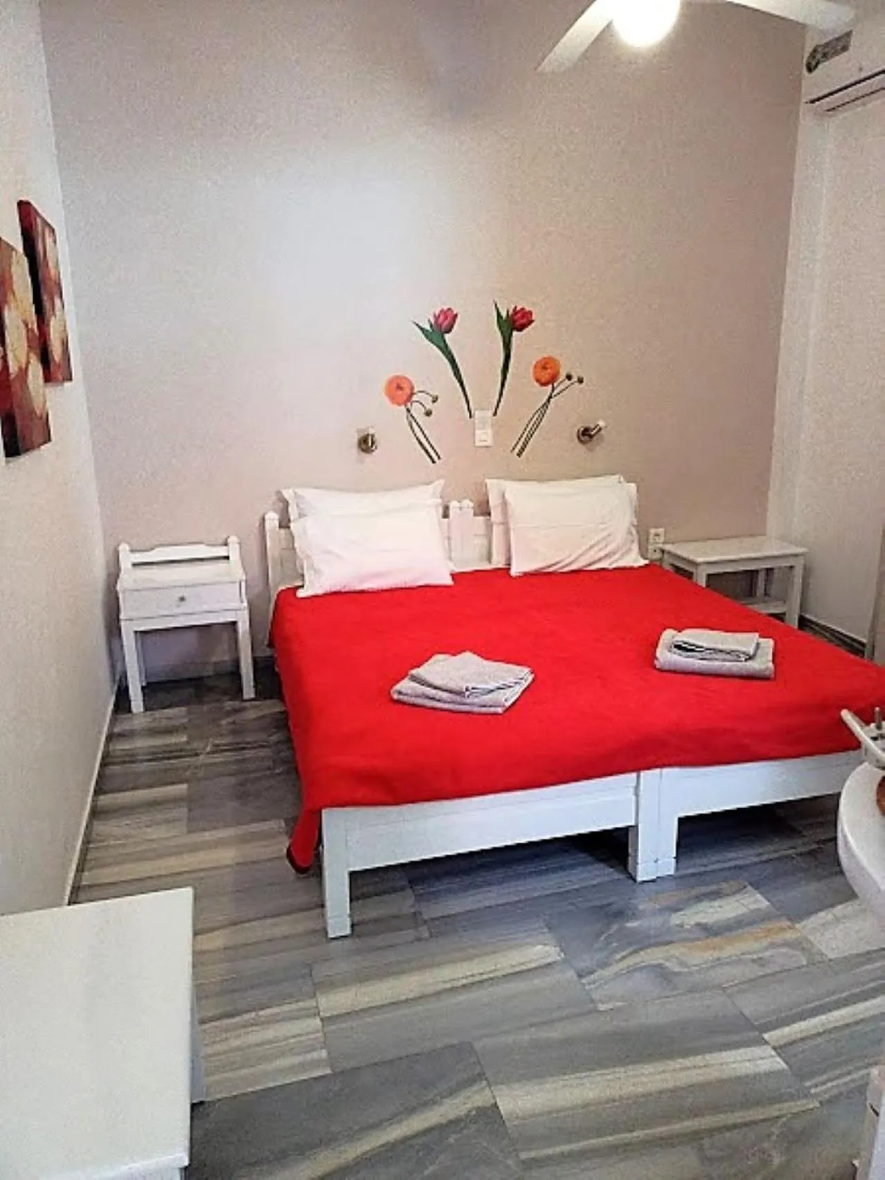 Photo of the whole room in Marisa Rooms