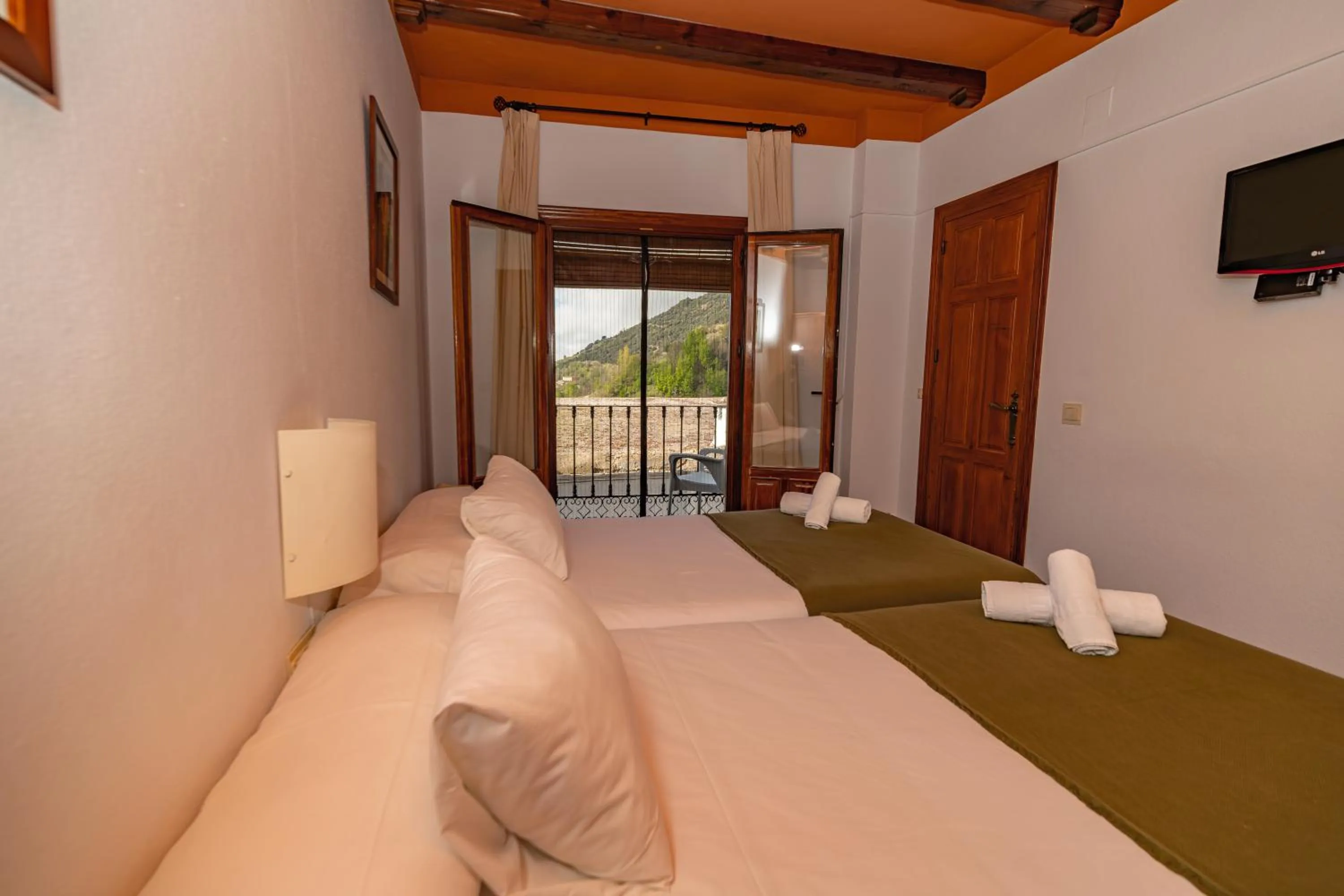 Bed in Hotel La Fragua I