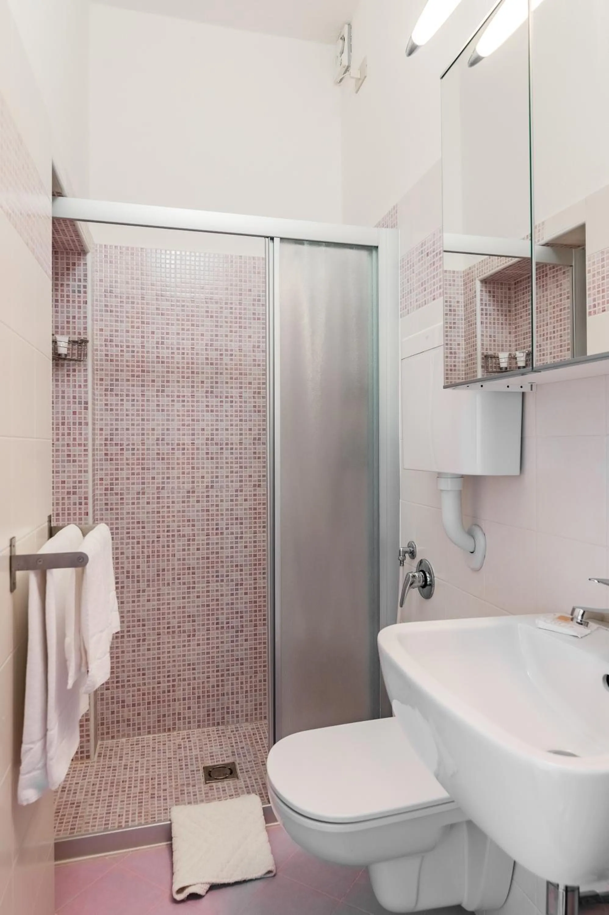 Shower in Hotel Concordia