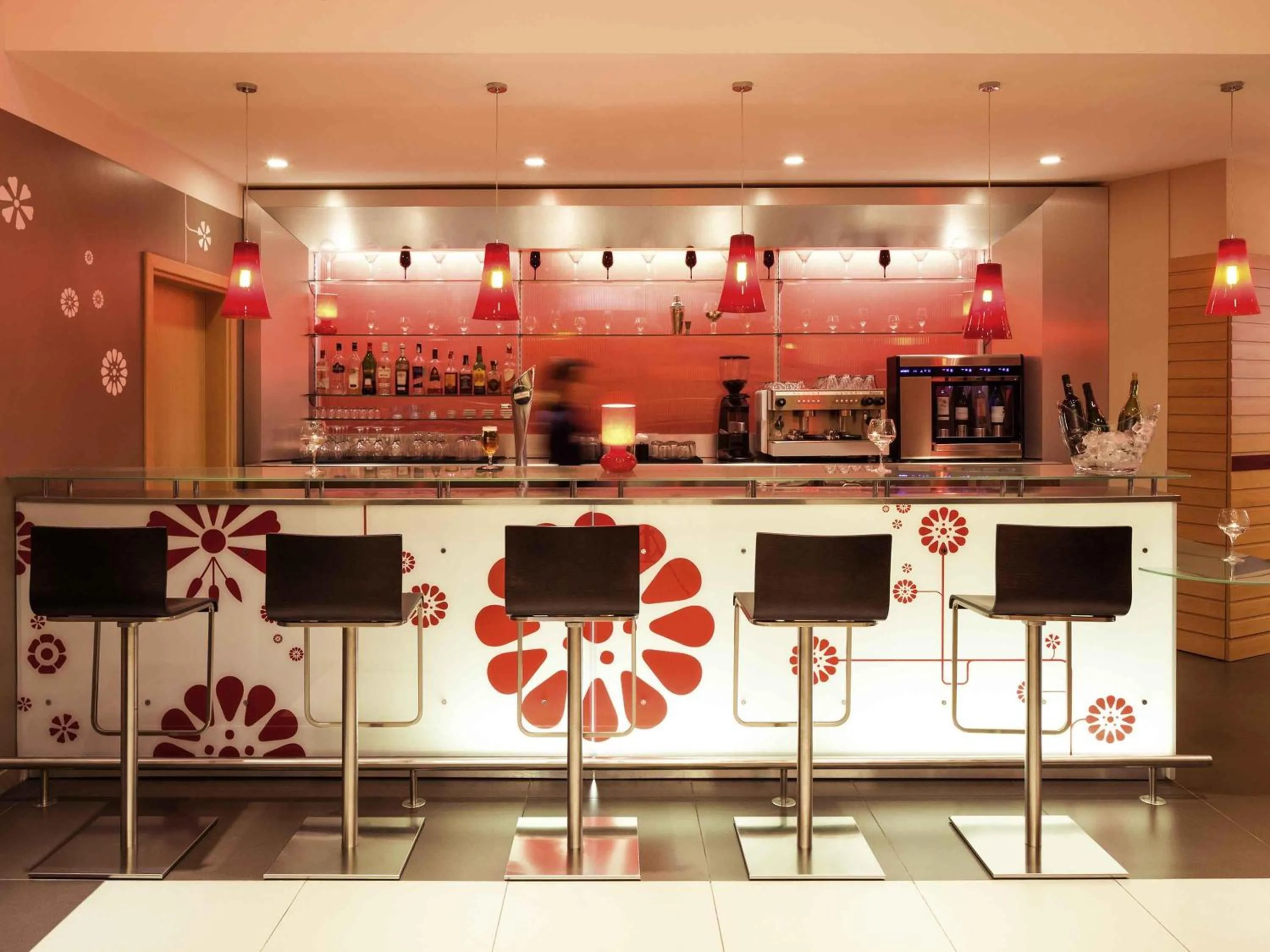 Lounge or bar in Ibis Barcelona Santa Coloma