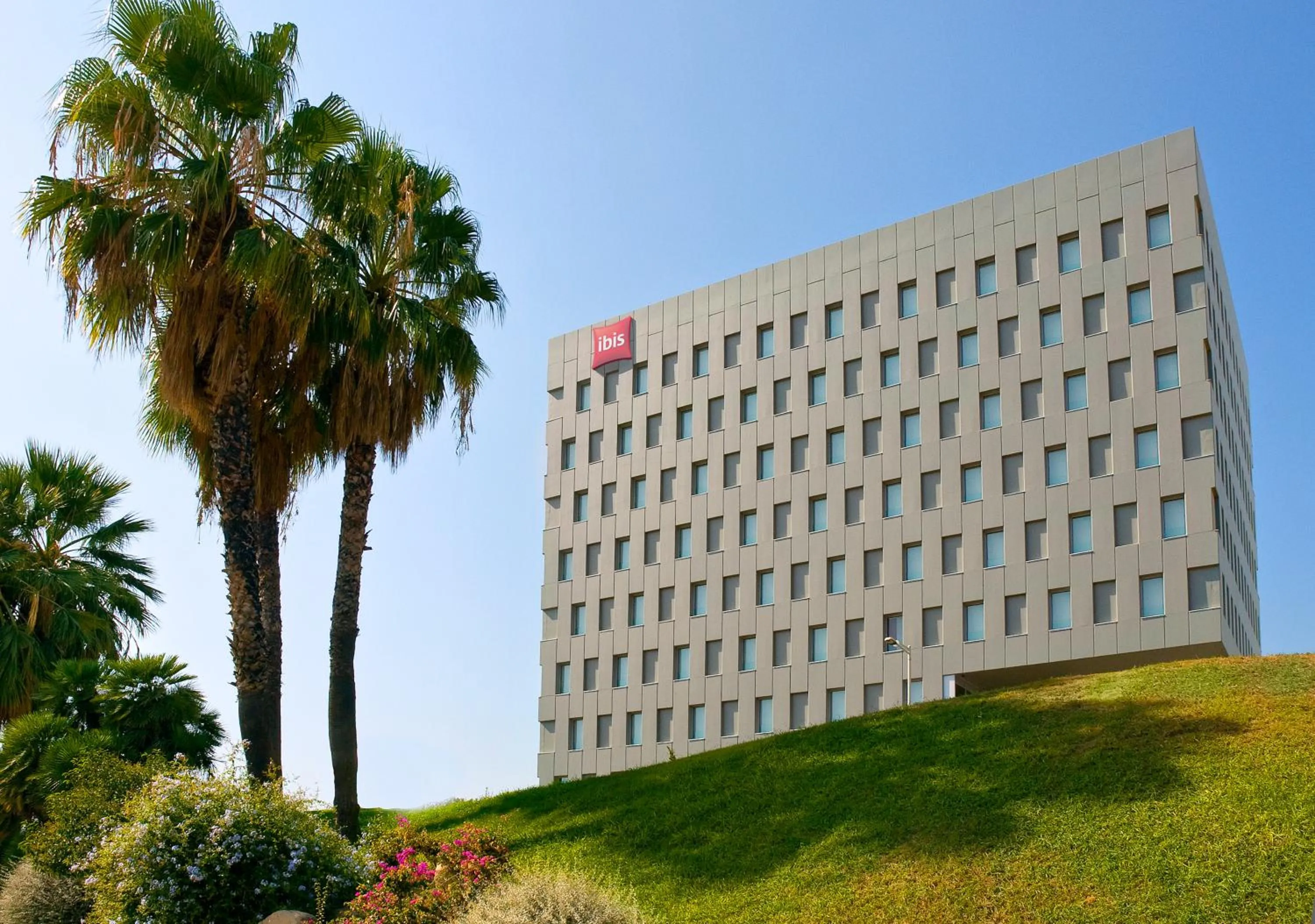 Property building in Ibis Barcelona Santa Coloma