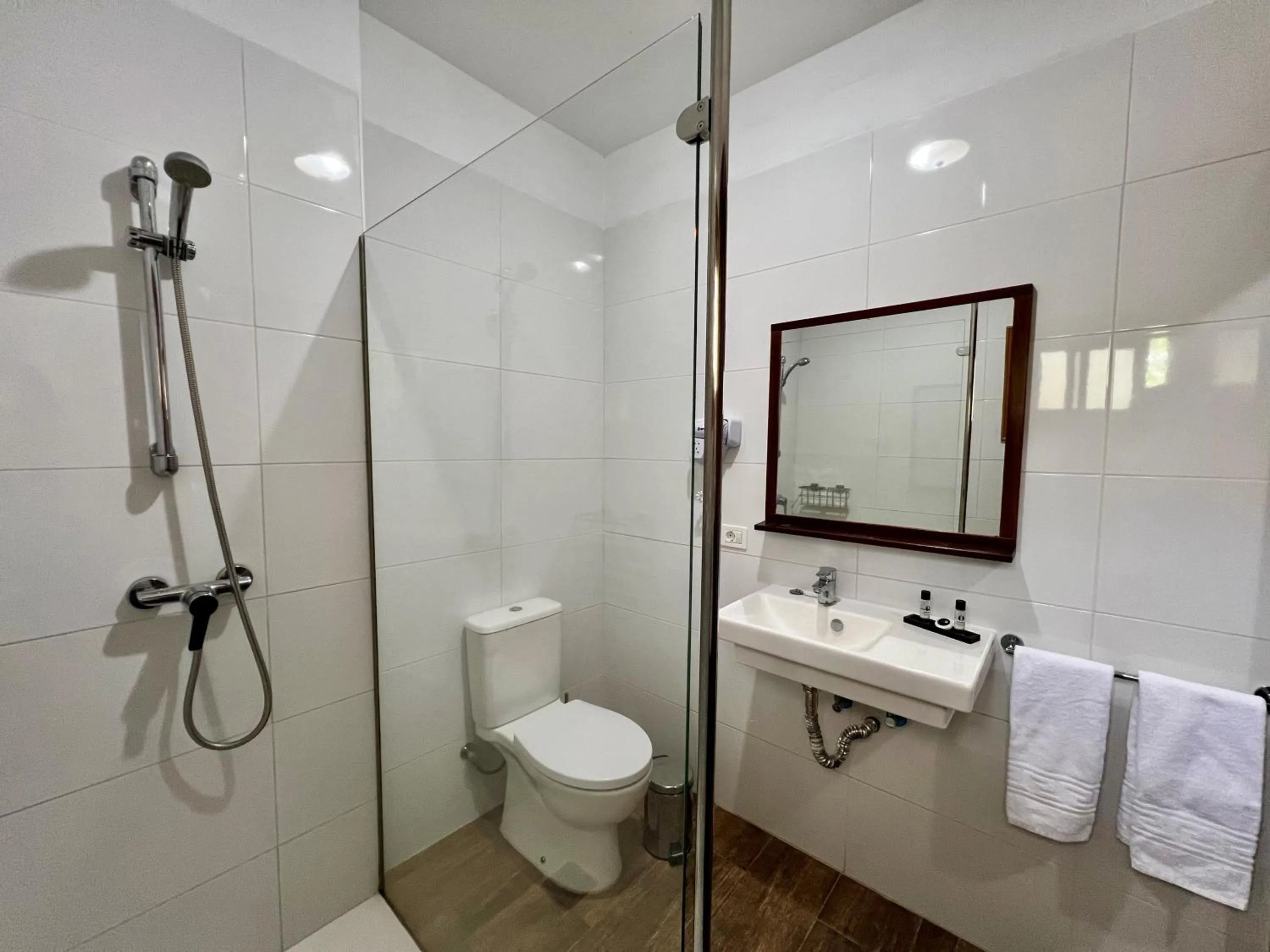 Shower in Apartamentos Frontera