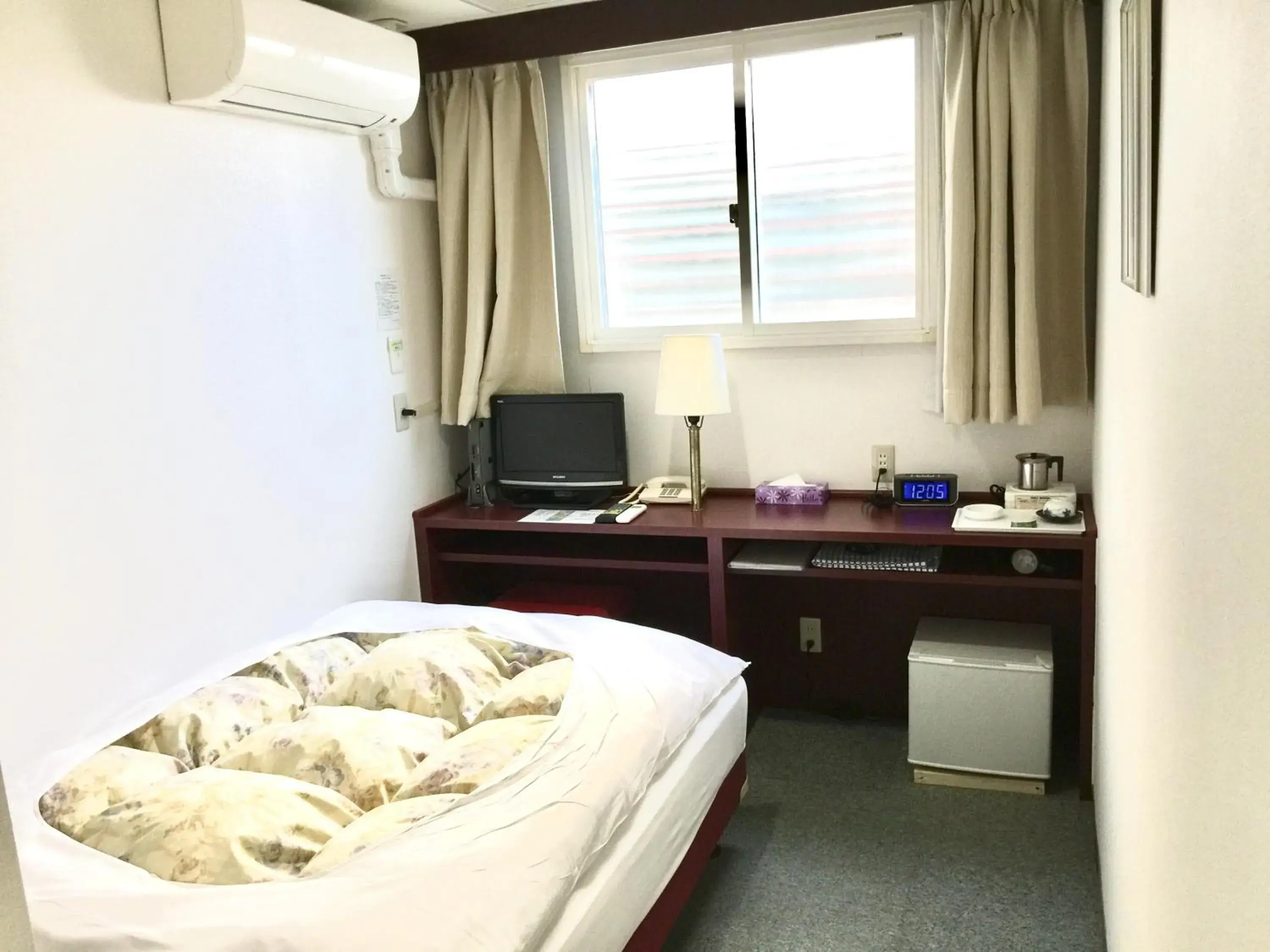 Economy Single Room in Green Hill Hotel Tennoji Ekimae Economy Single Room in Green Hill Hotel Tennoji Ekimae