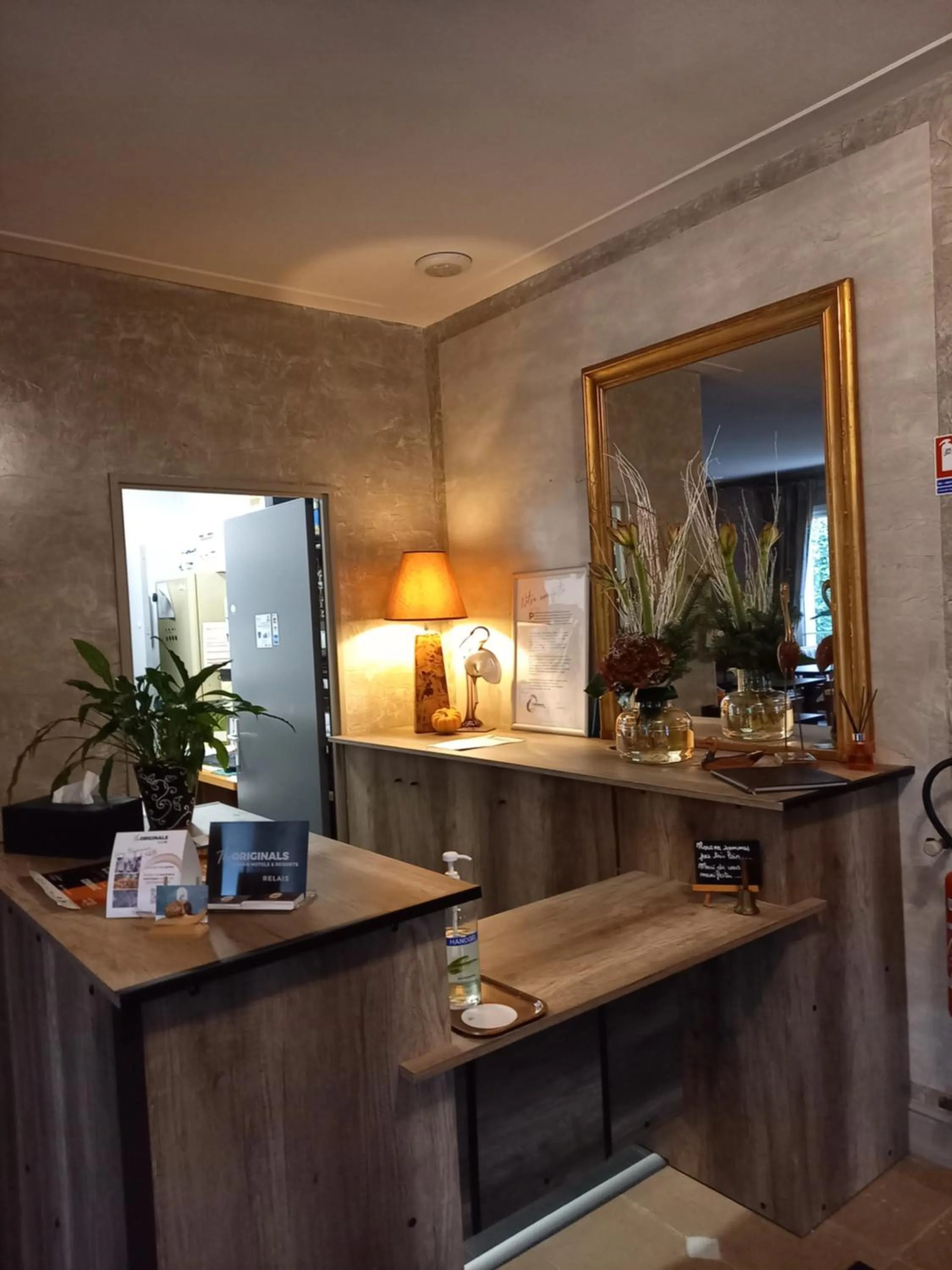 Lobby or reception in Domaine de l'Echassier, The Originals Relais