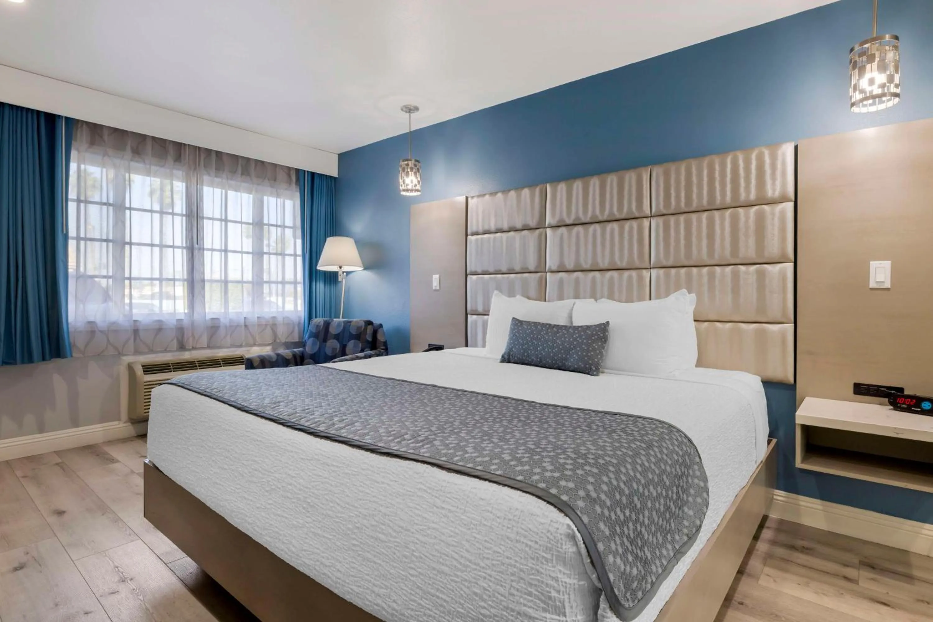 Bedroom, Bed in Best Western Orange Plaza