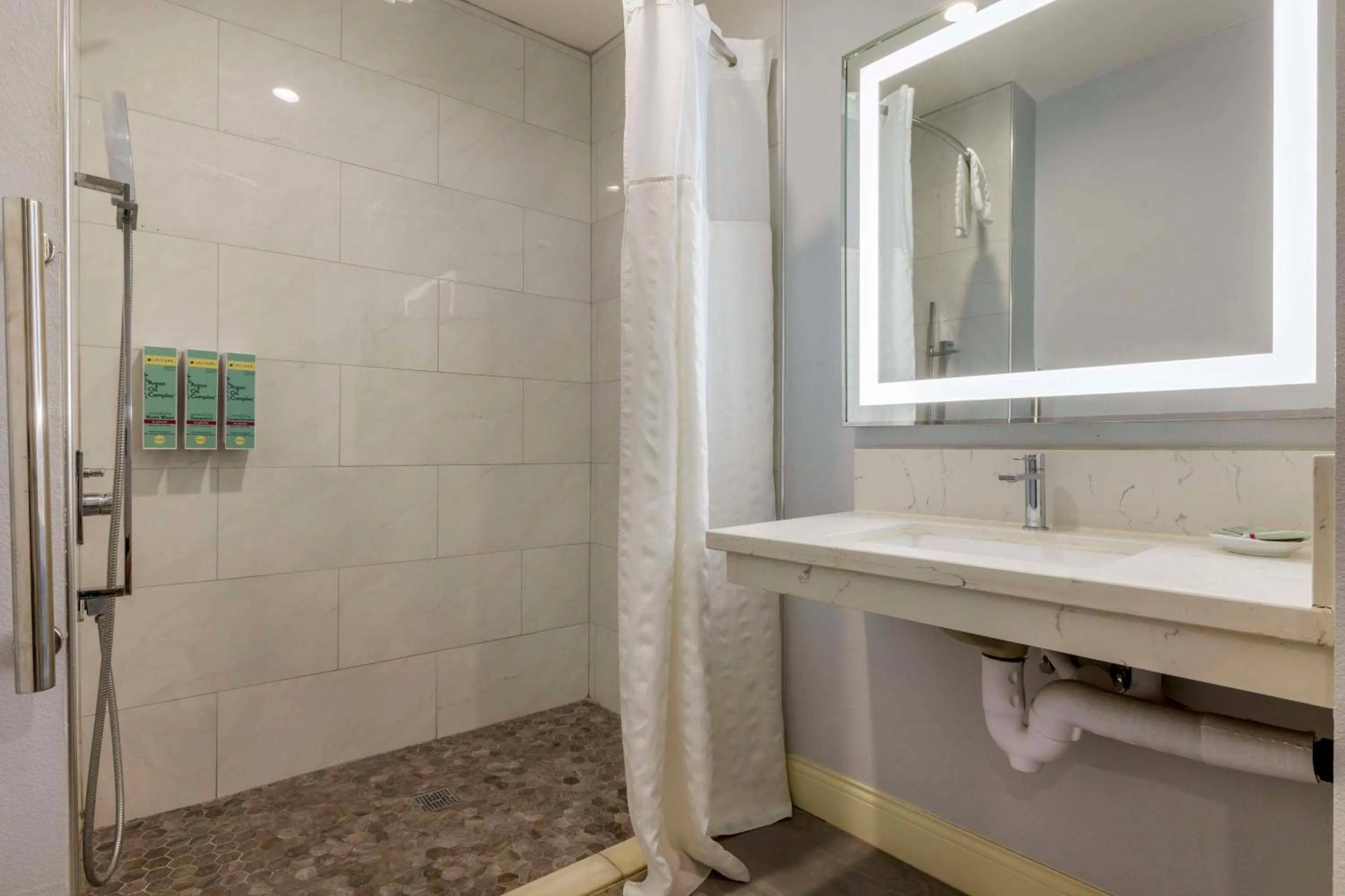 Bathroom in Best Western Orange Plaza