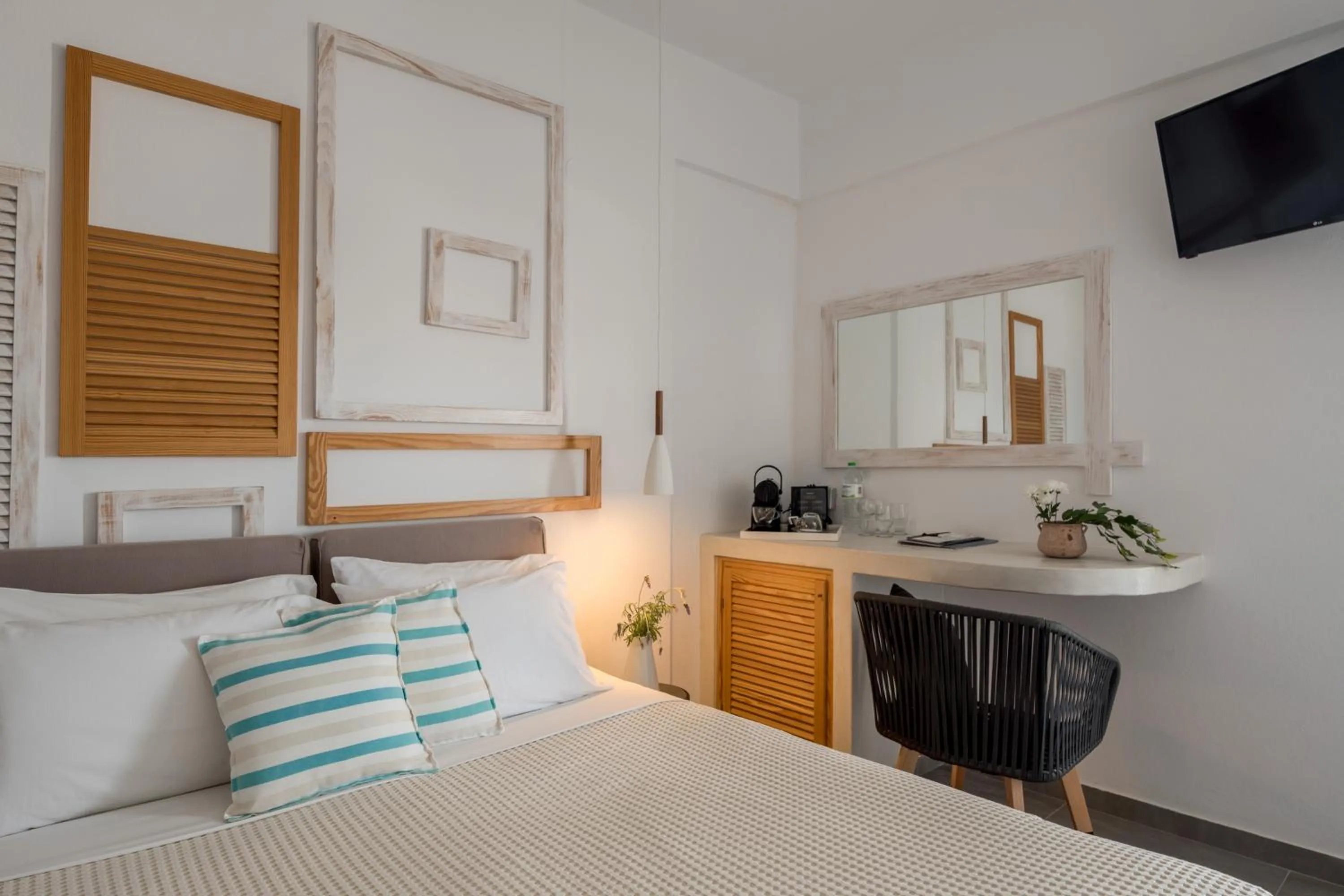 Photo of the whole room, Bed in Caldera Romantica Hotel