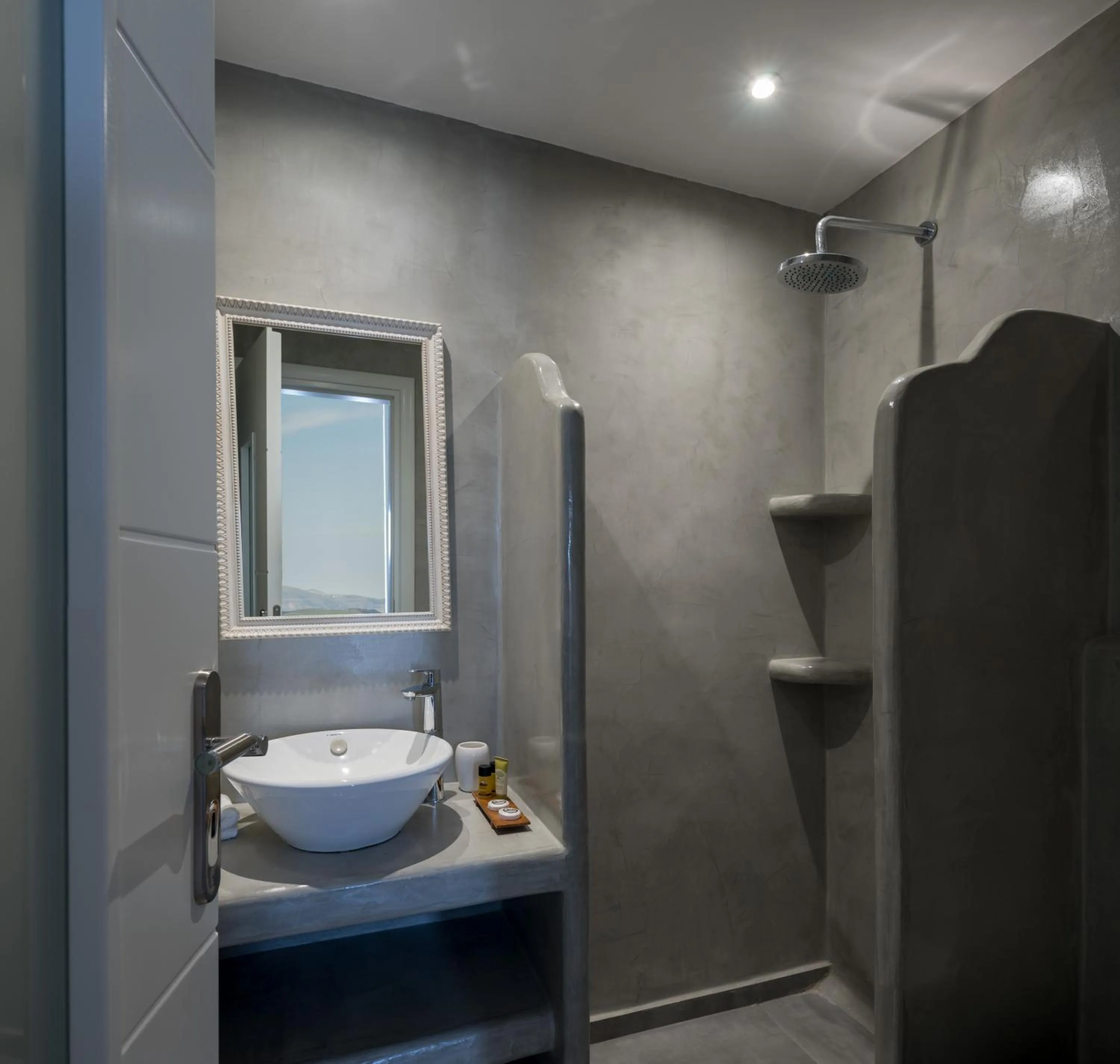 Bathroom in Caldera Romantica Hotel