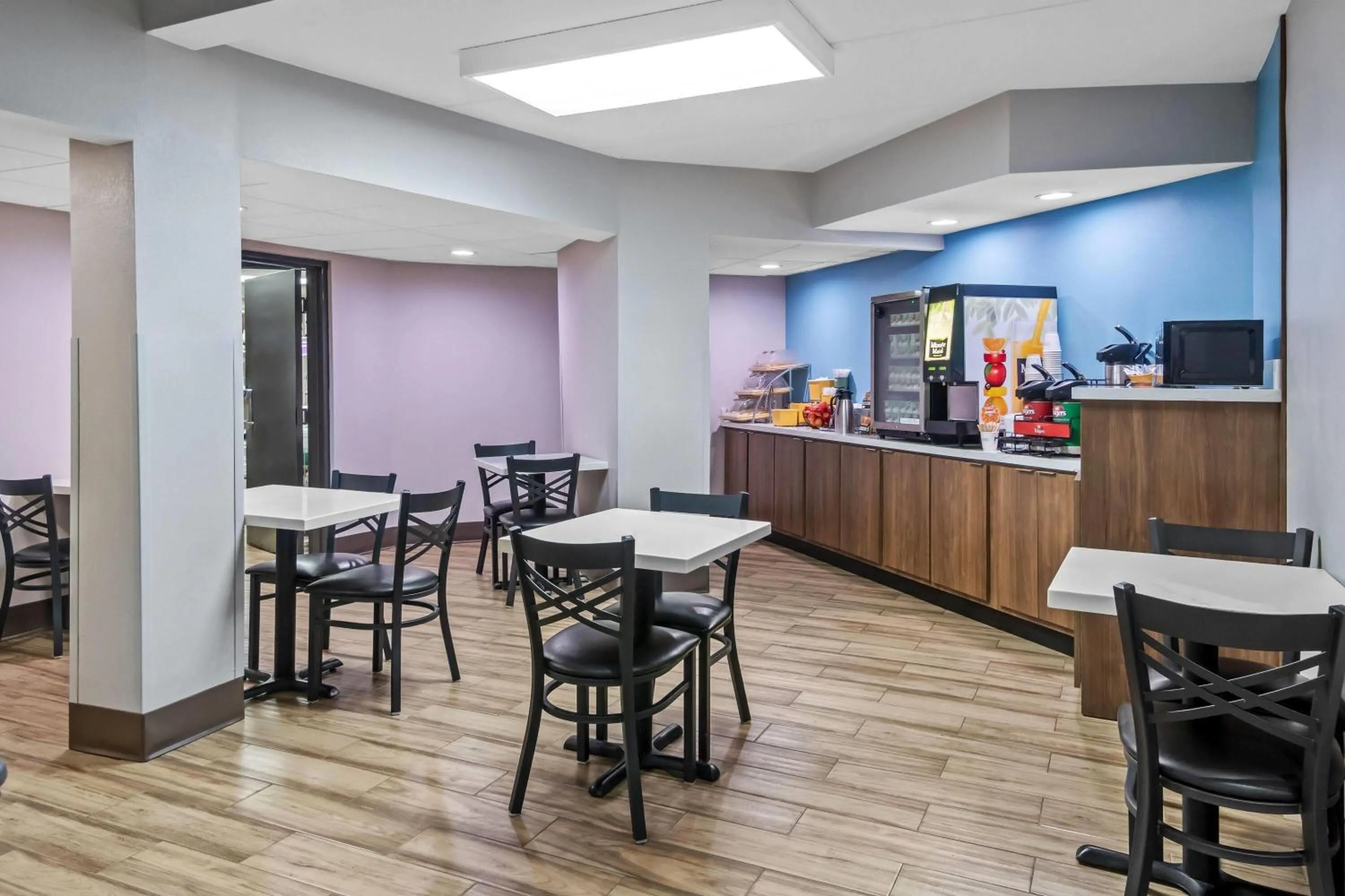 Restaurant/places to eat in Days Inn & Suites by Wyndham DeSoto