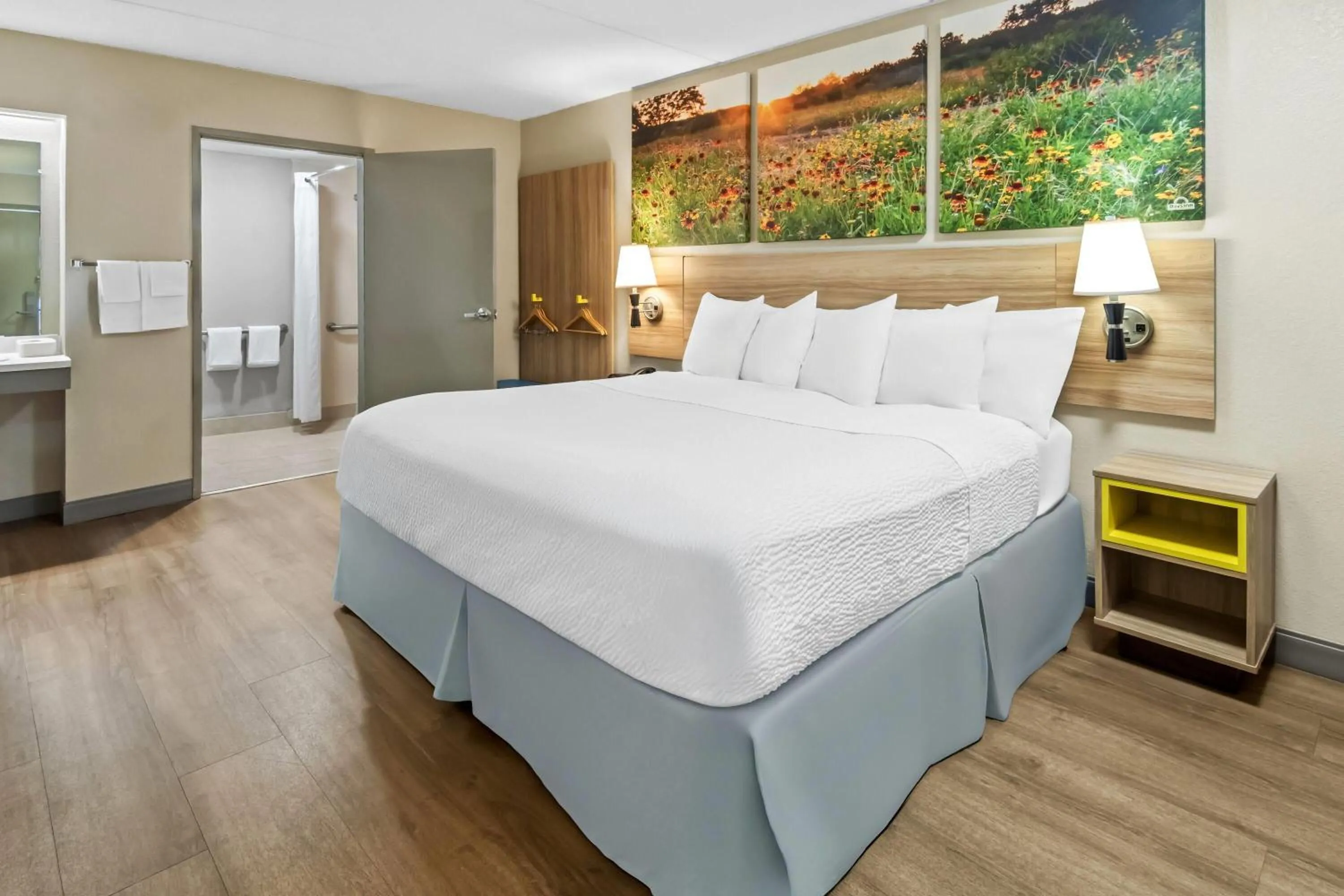 Bed in Days Inn & Suites by Wyndham DeSoto