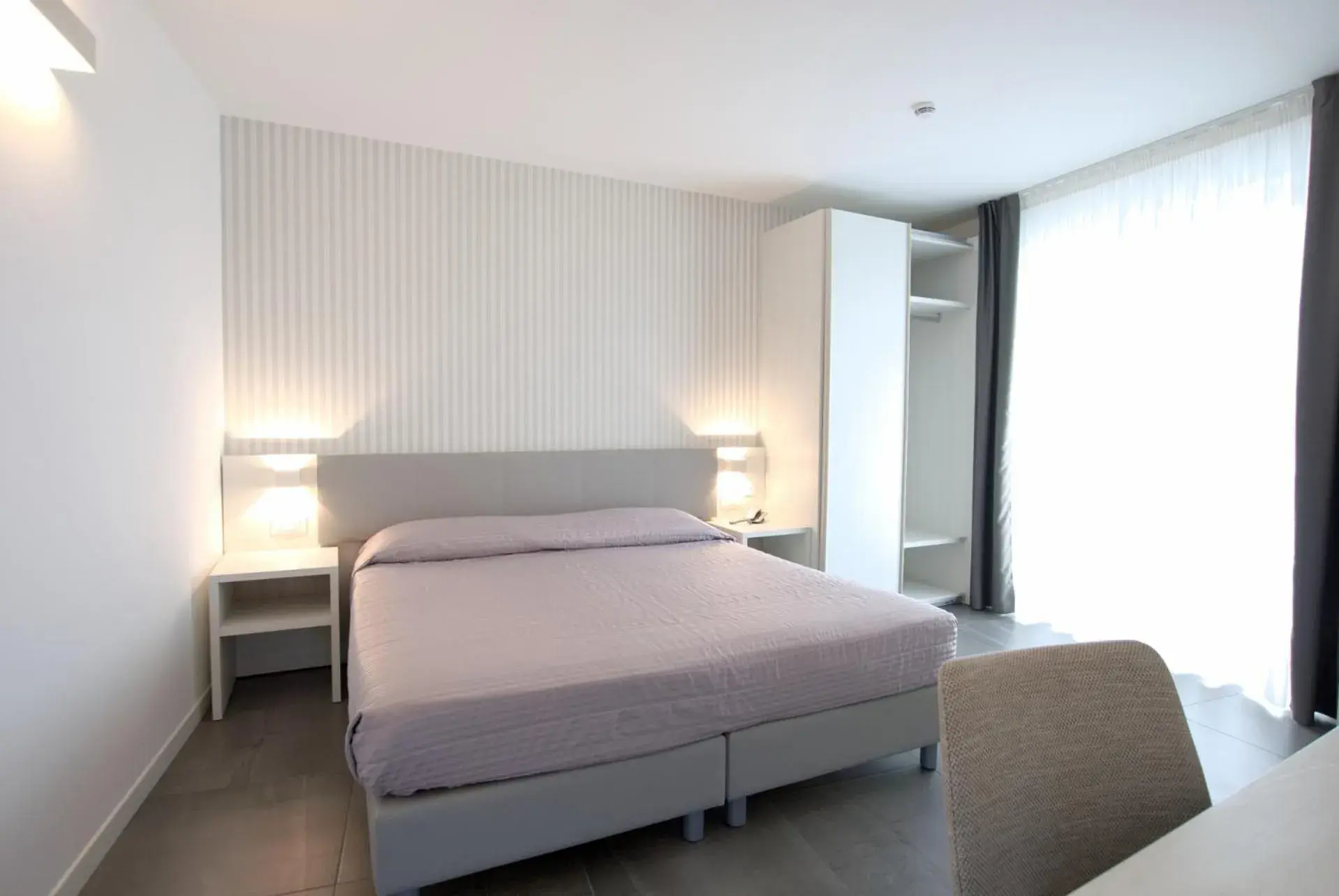 Superior Double Room with Balcony in Hotel Paris Superior Double Room with Balcony in Hotel Paris