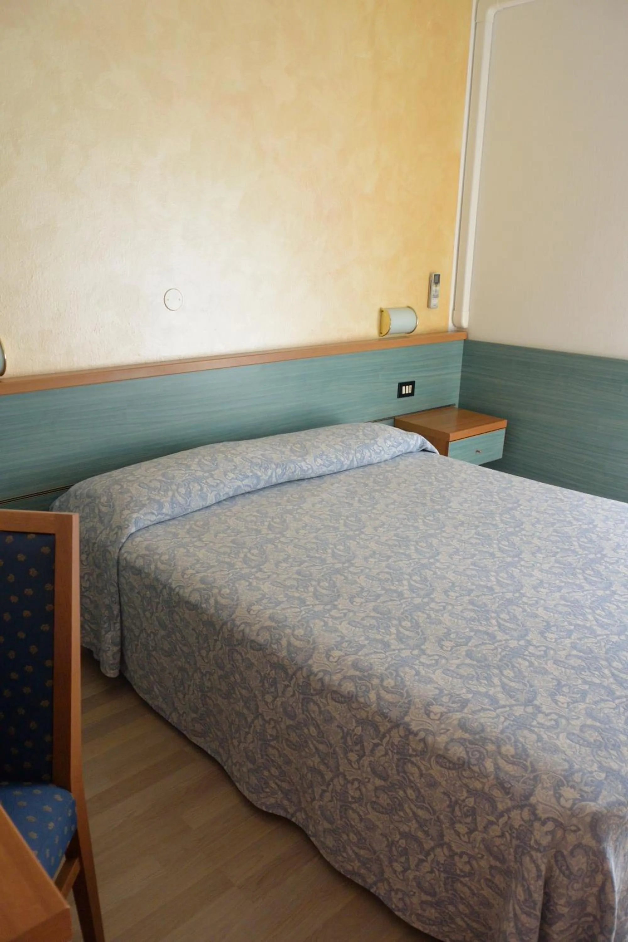 Bedroom, Bed in Hotel Paris