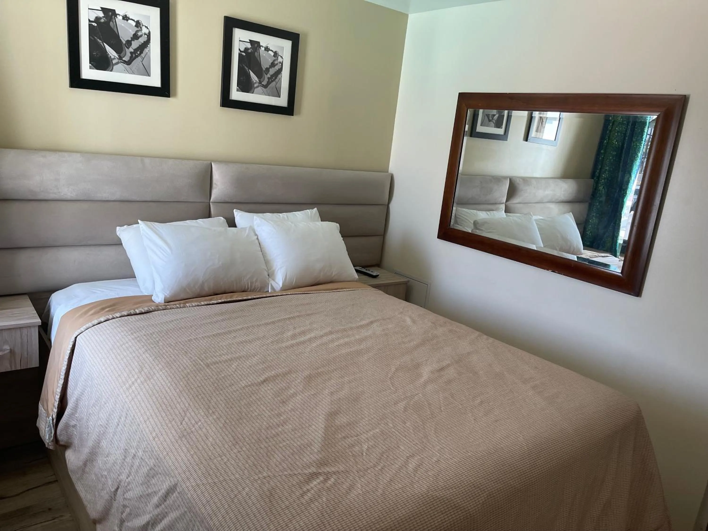 Bed in Coastal Inn - Ocean City