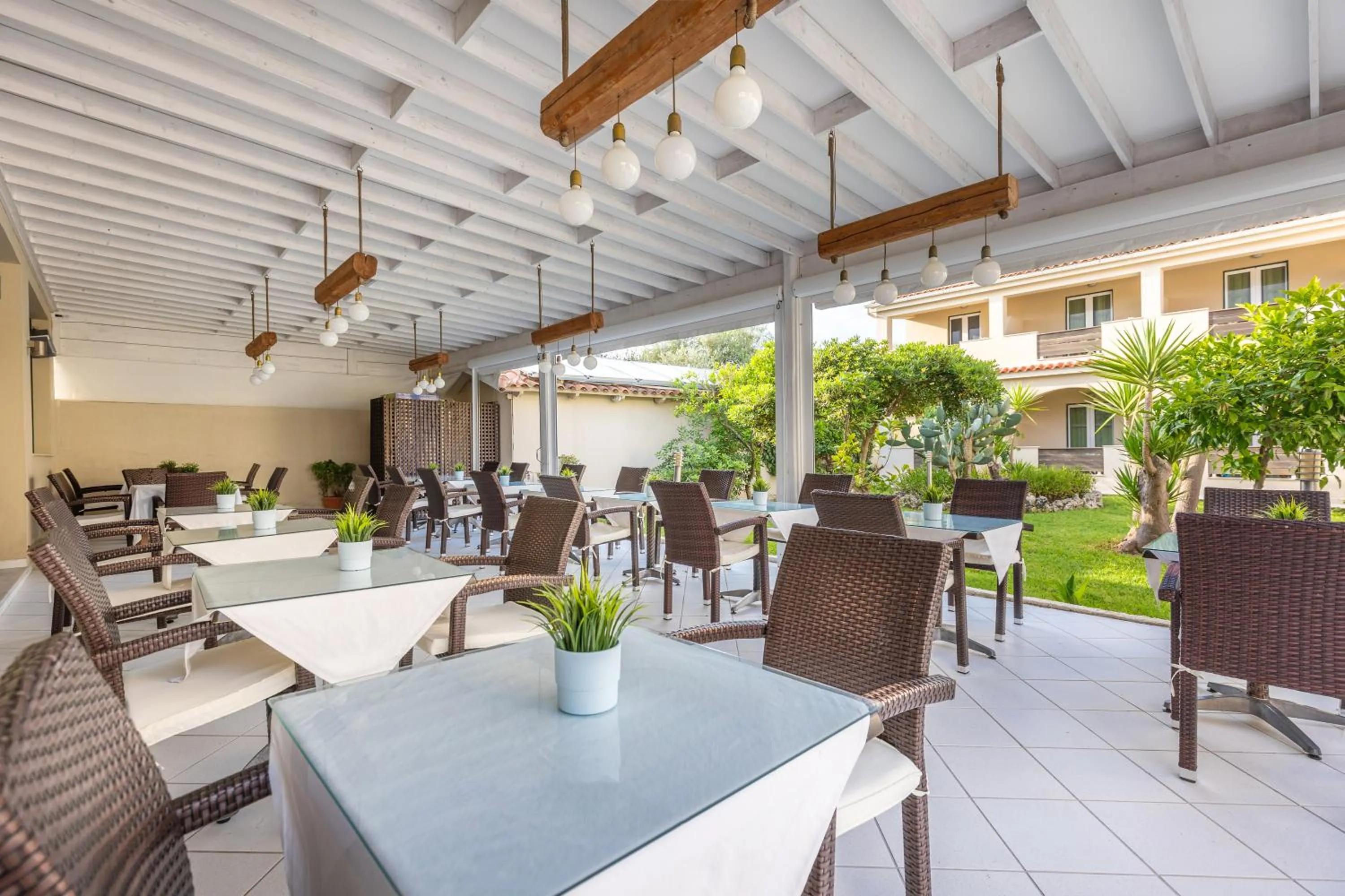 Restaurant/places to eat in Agrilia Hotel Adults Only