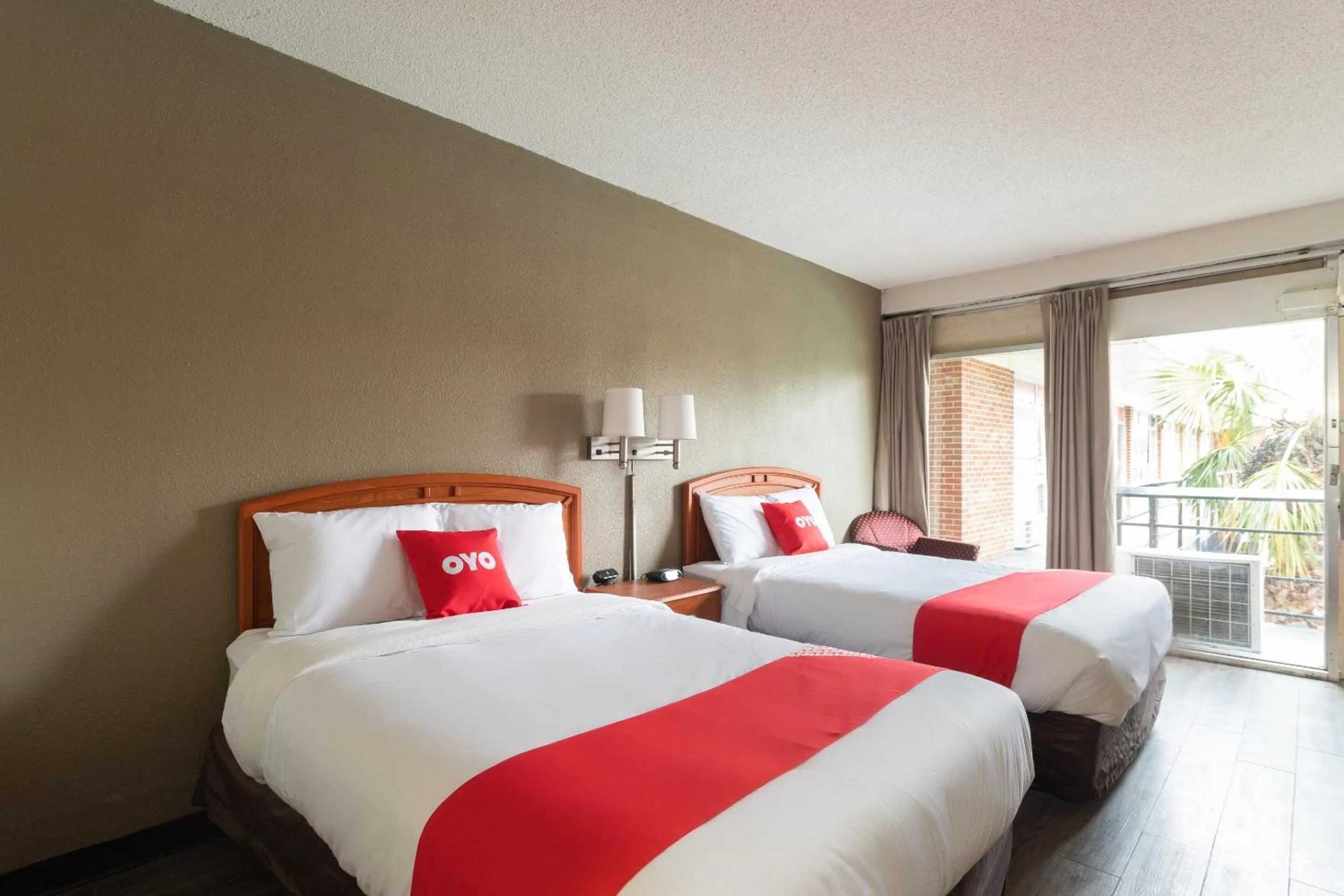 Bedroom, Bed in OYO Hotel Sumter SC Downtown