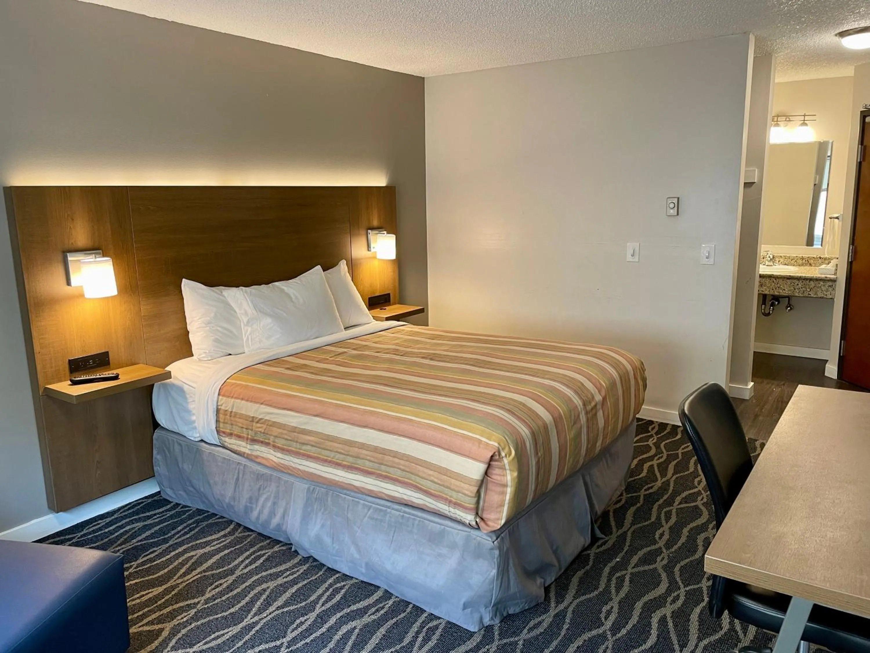 Bed in Dunes Motel Hillsboro