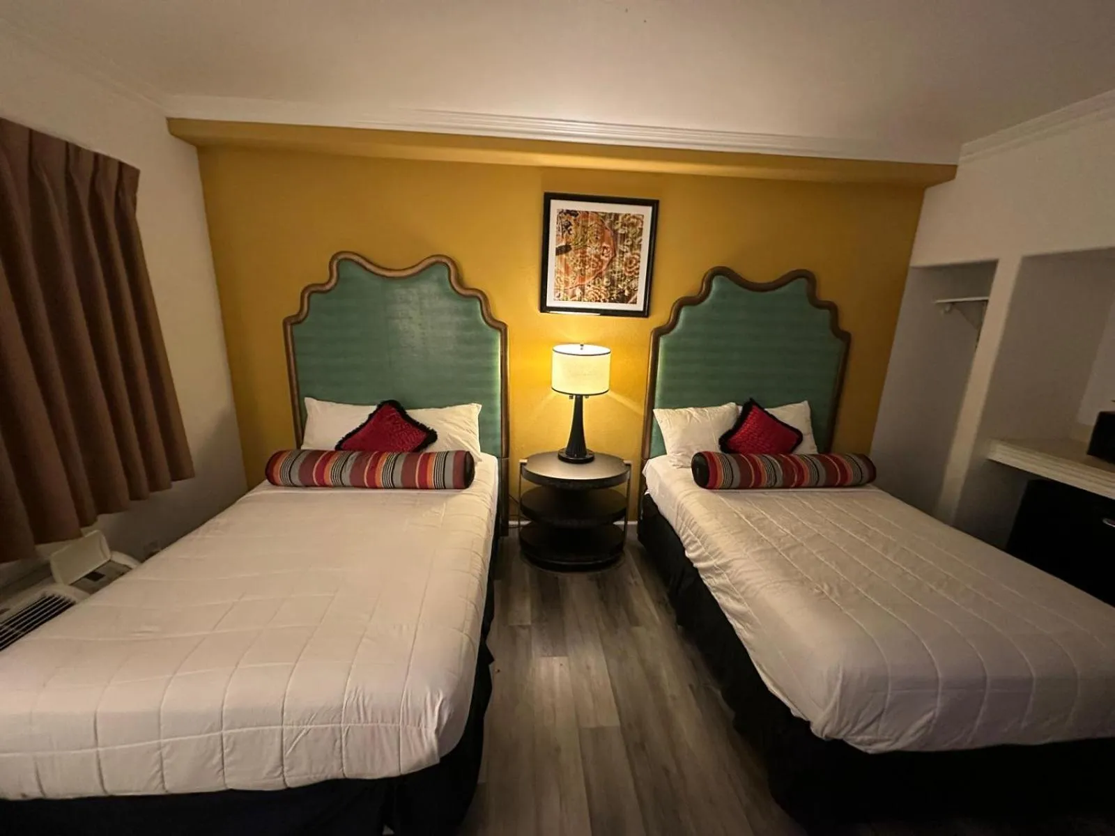 Bed in Howard Johnson by Wyndham Bakersfield