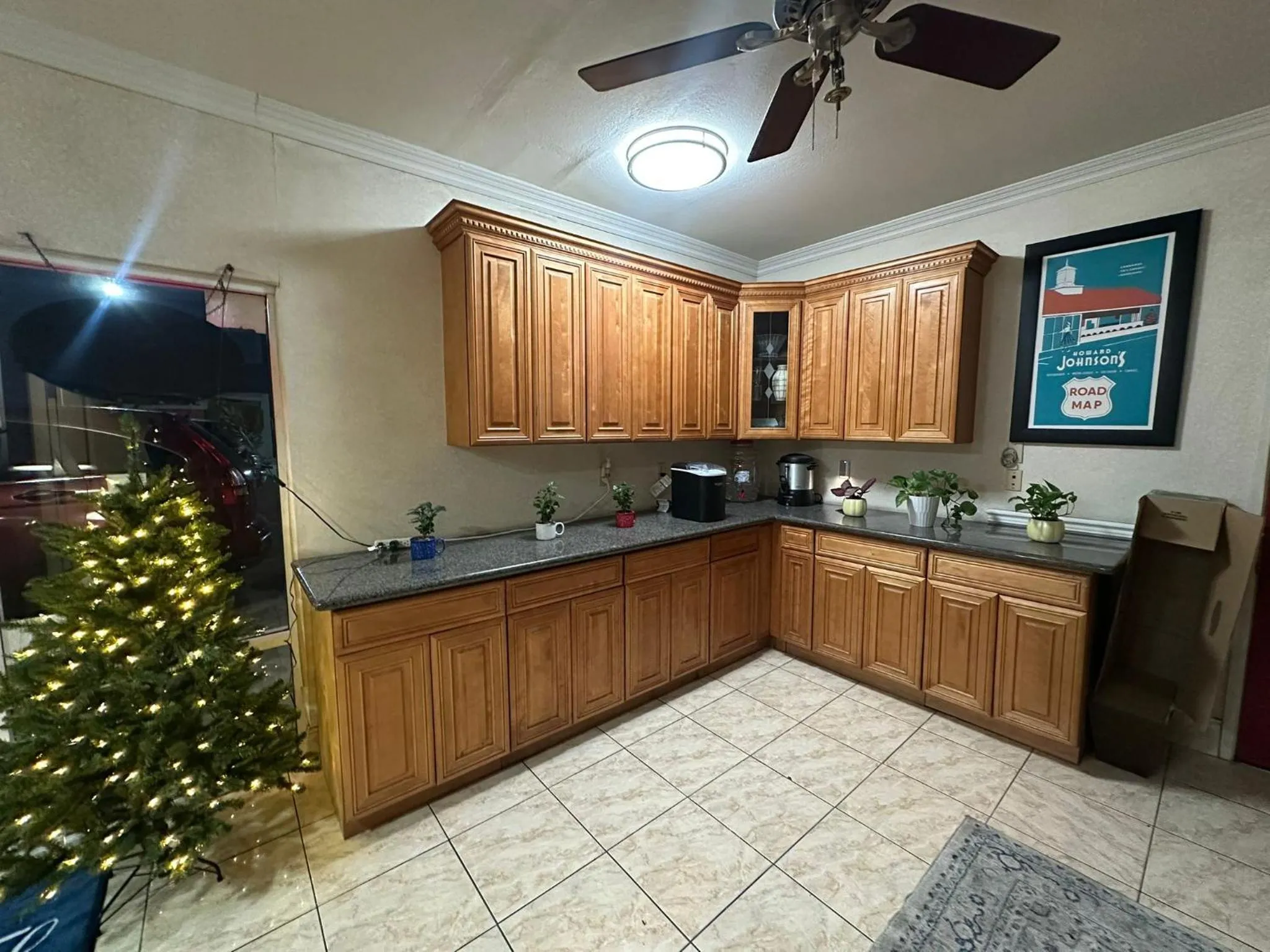 Howard Johnson by Wyndham Bakersfield