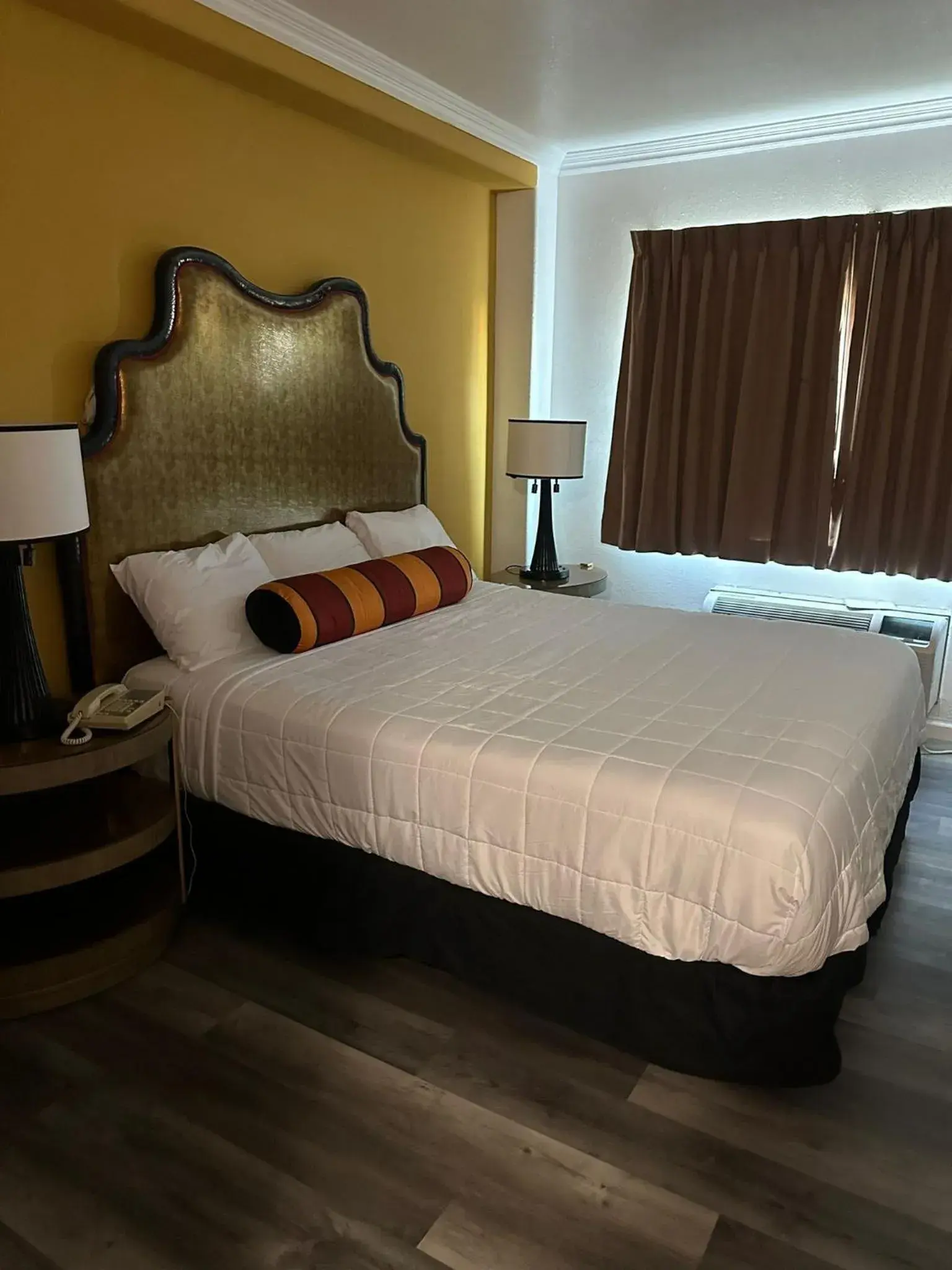 King Suite - Non-Smoking in Howard Johnson by Wyndham Bakersfield King Suite - Non-Smoking in Howard Johnson by Wyndham Bakersfield