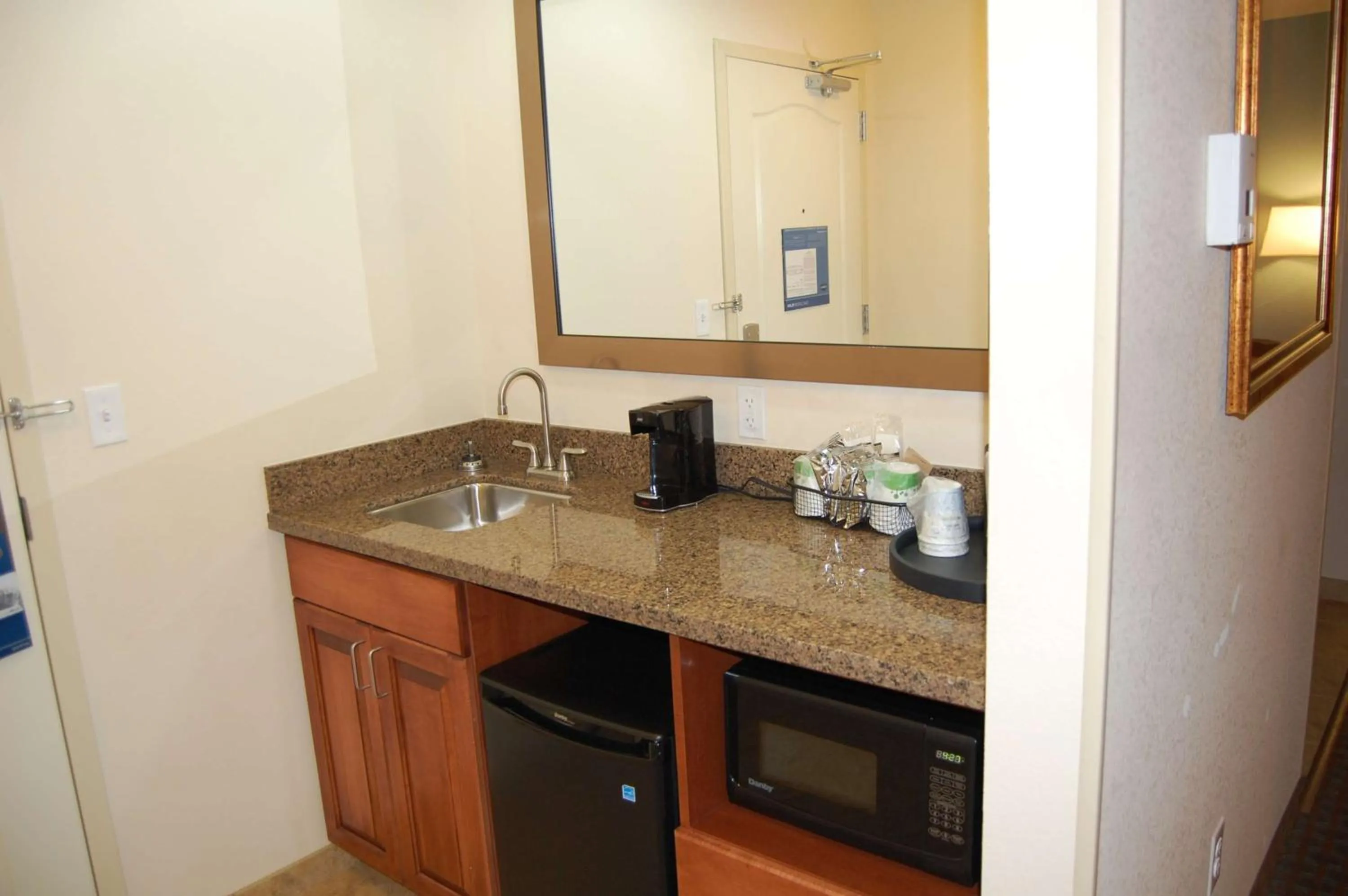 Kitchen or kitchenette in Hampton Inn Sidney