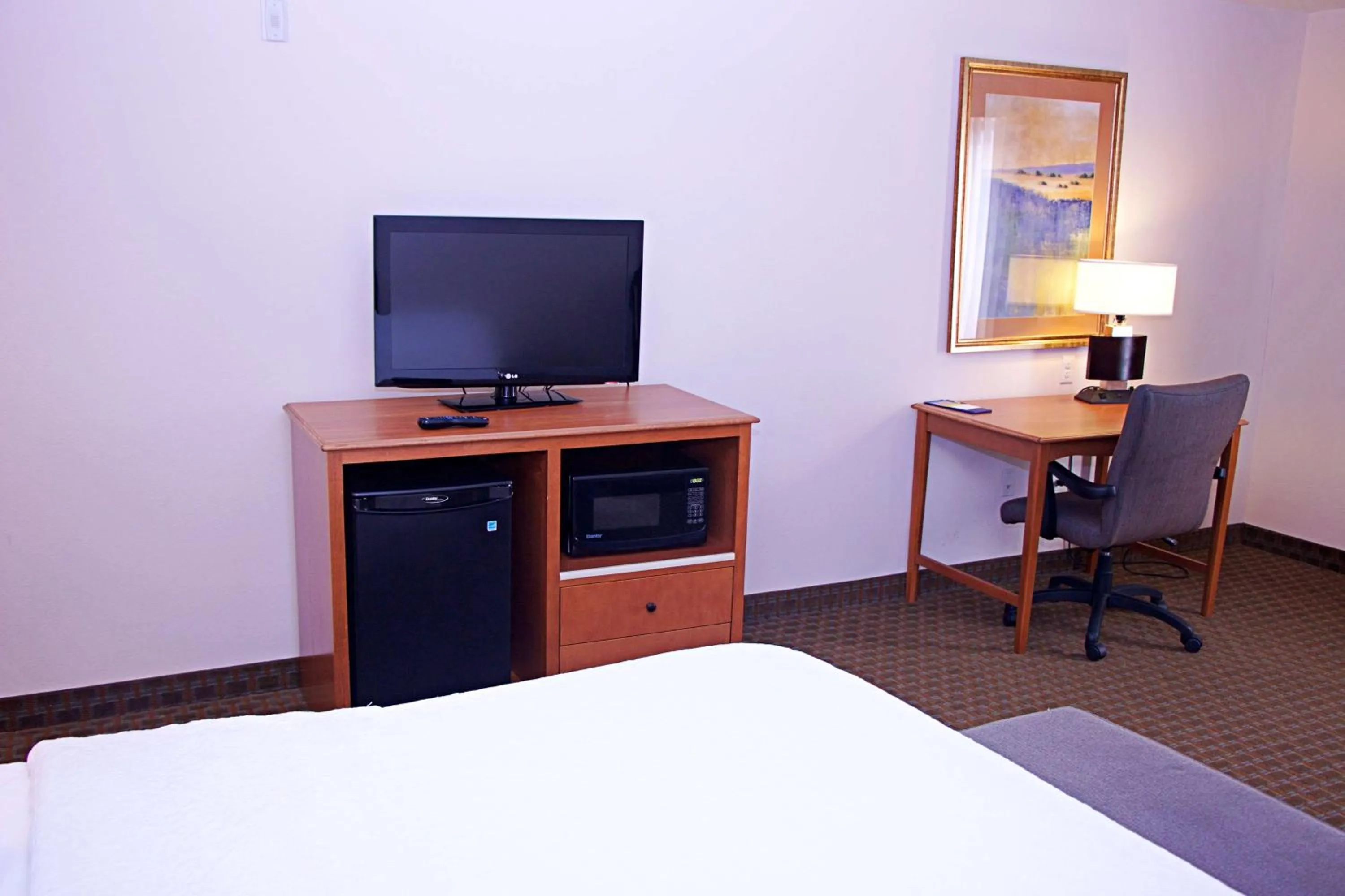Bedroom, Bed in Hampton Inn Sidney