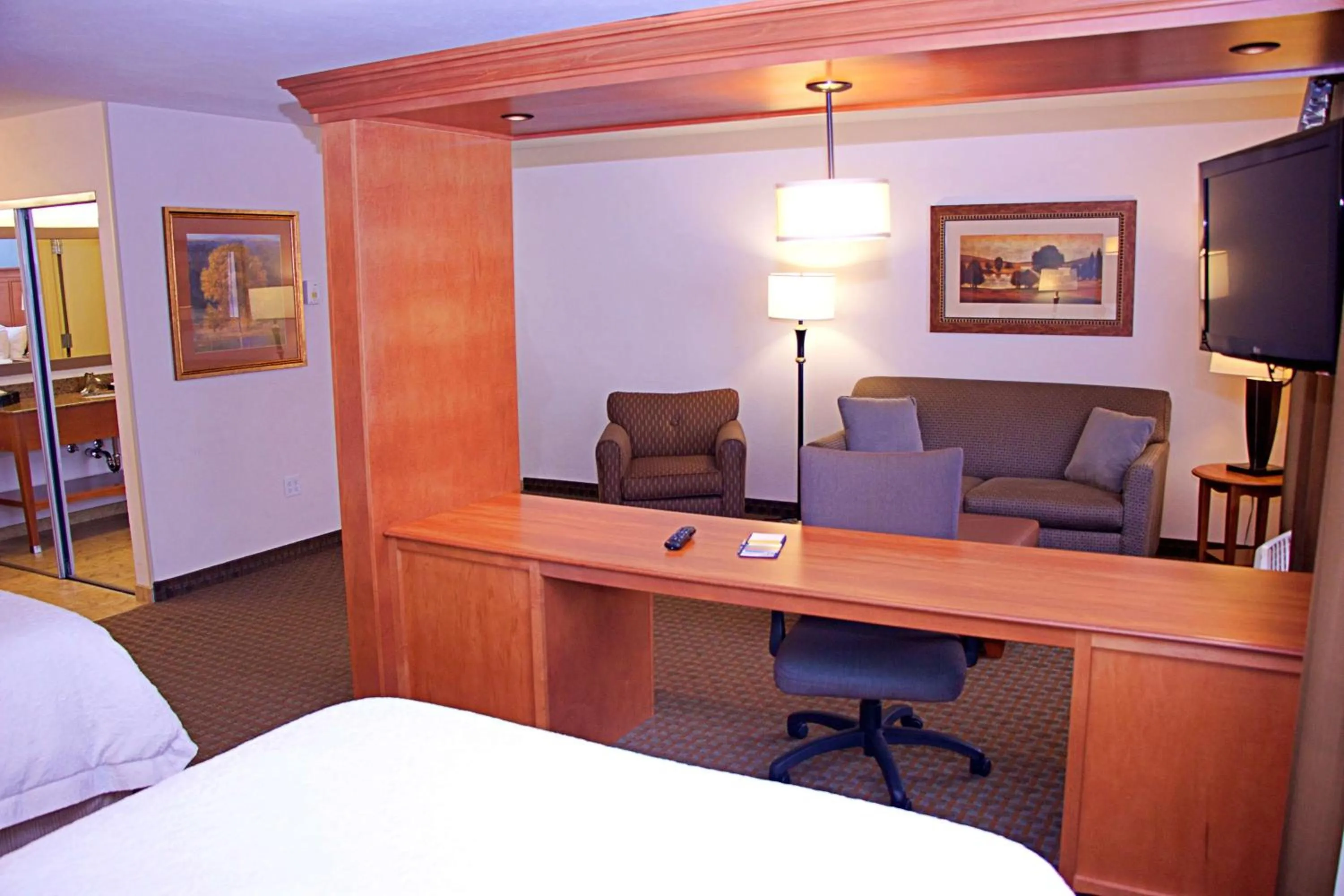 Bedroom, Bed in Hampton Inn Sidney