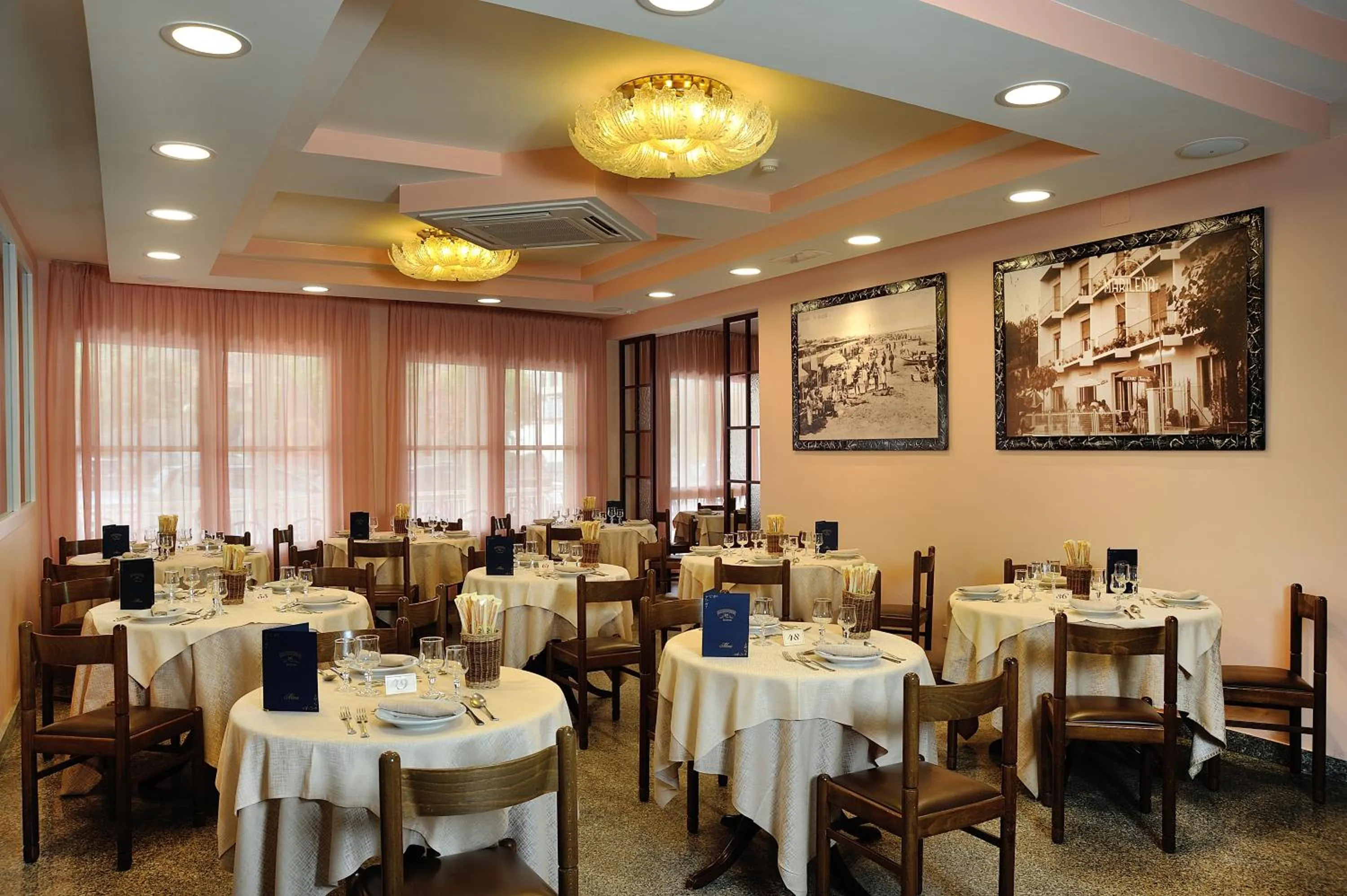 Restaurant/places to eat in Hotel Marilena