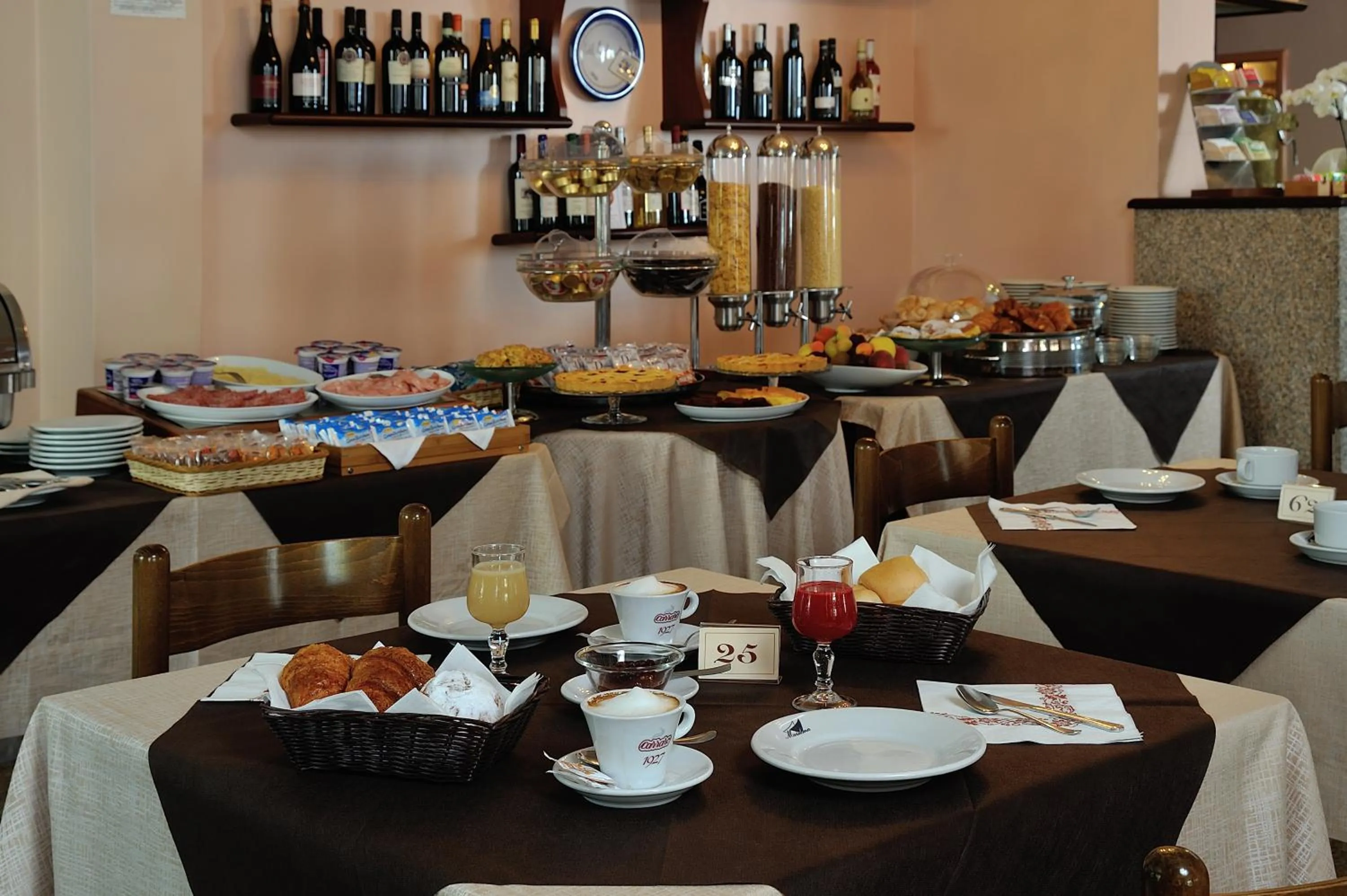Restaurant/places to eat in Hotel Marilena