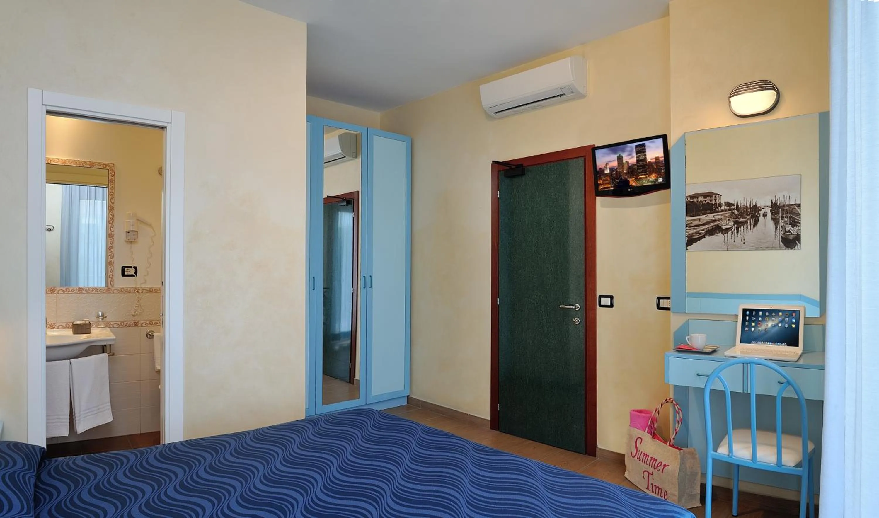 Photo of the whole room in Hotel Marilena