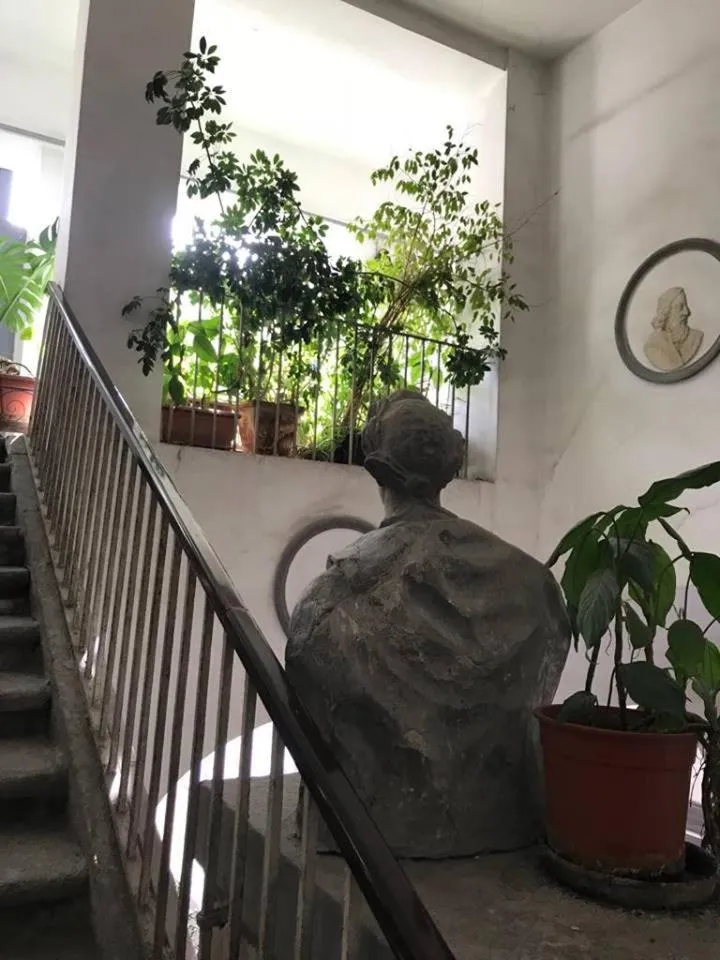 Inner courtyard view in Chiaia Guest House