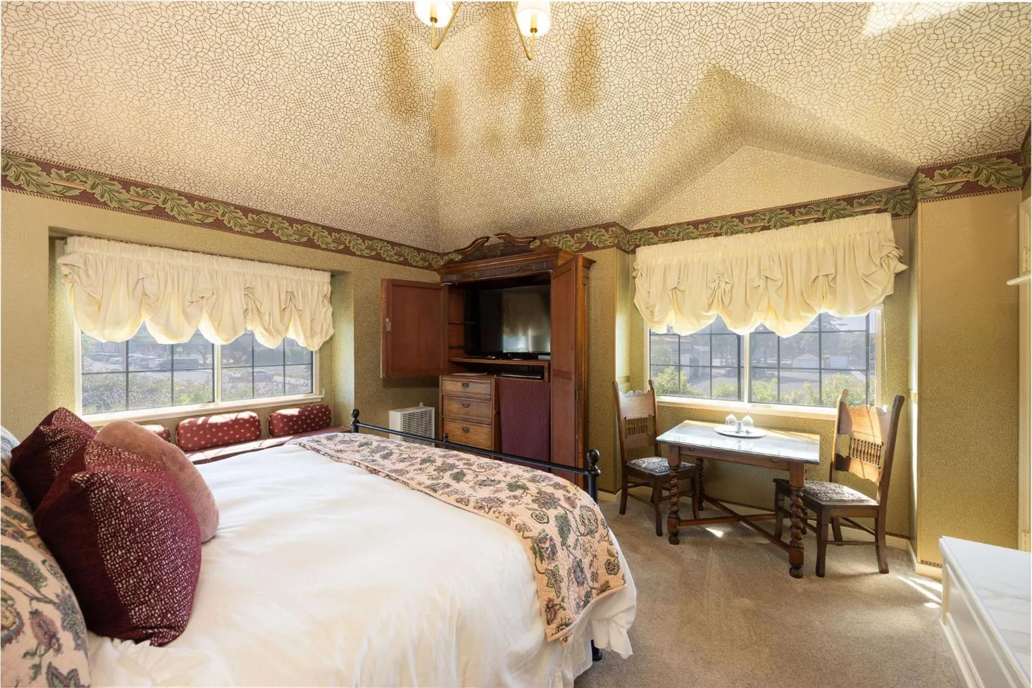 Bed in Mill Rose Inn