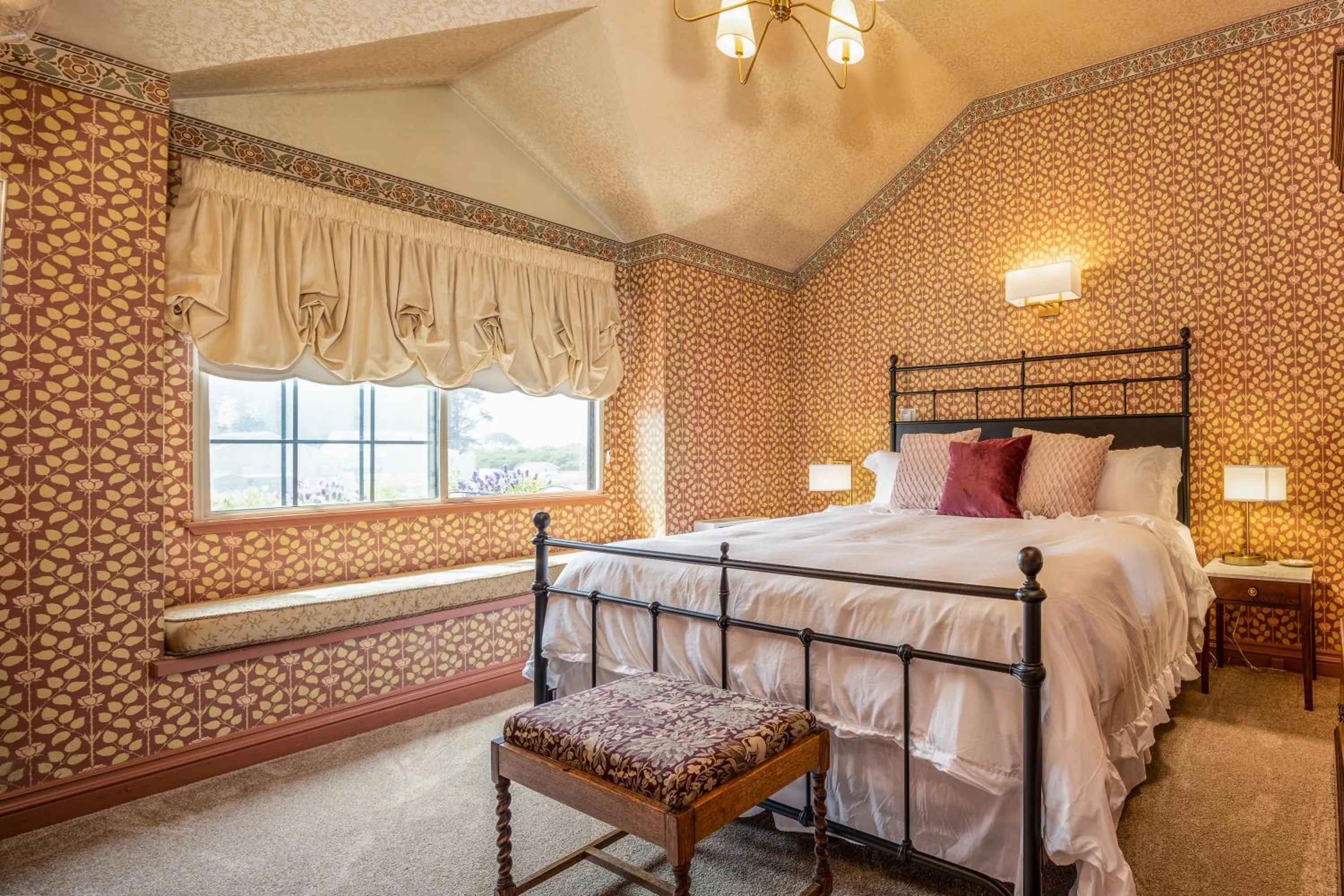 Bed in Mill Rose Inn