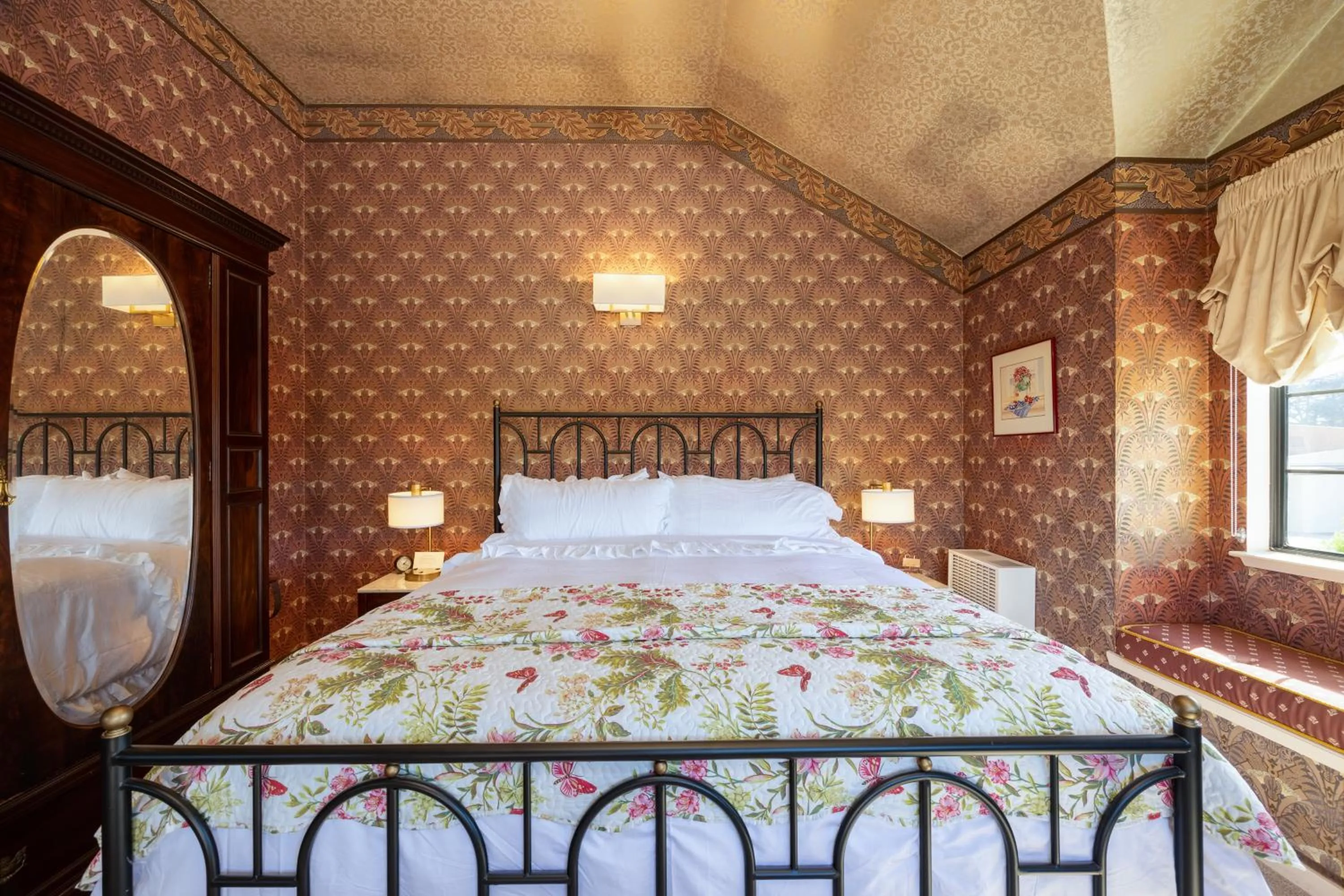 Bed in Mill Rose Inn