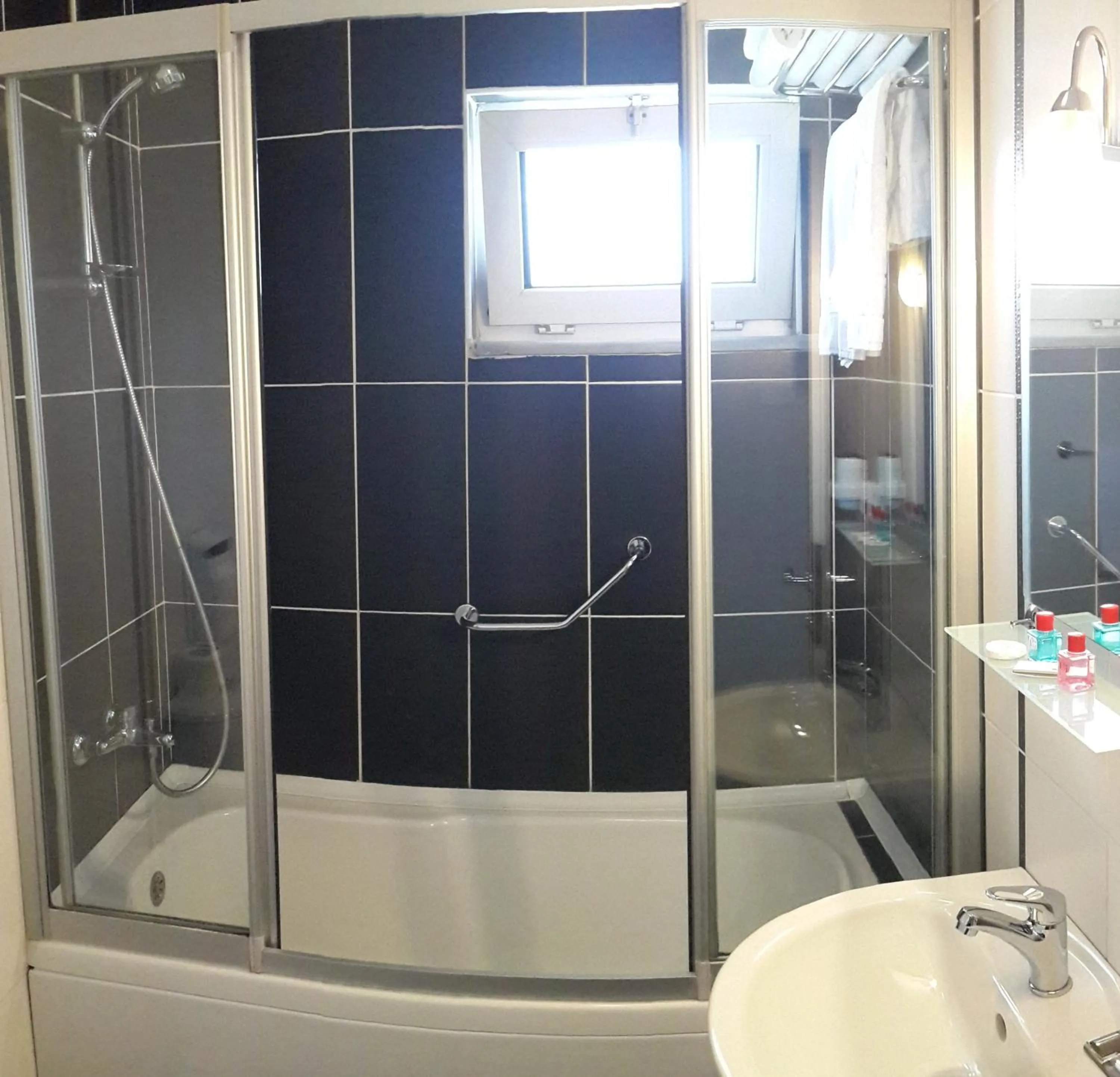 Bathroom in Payidar HOTEL