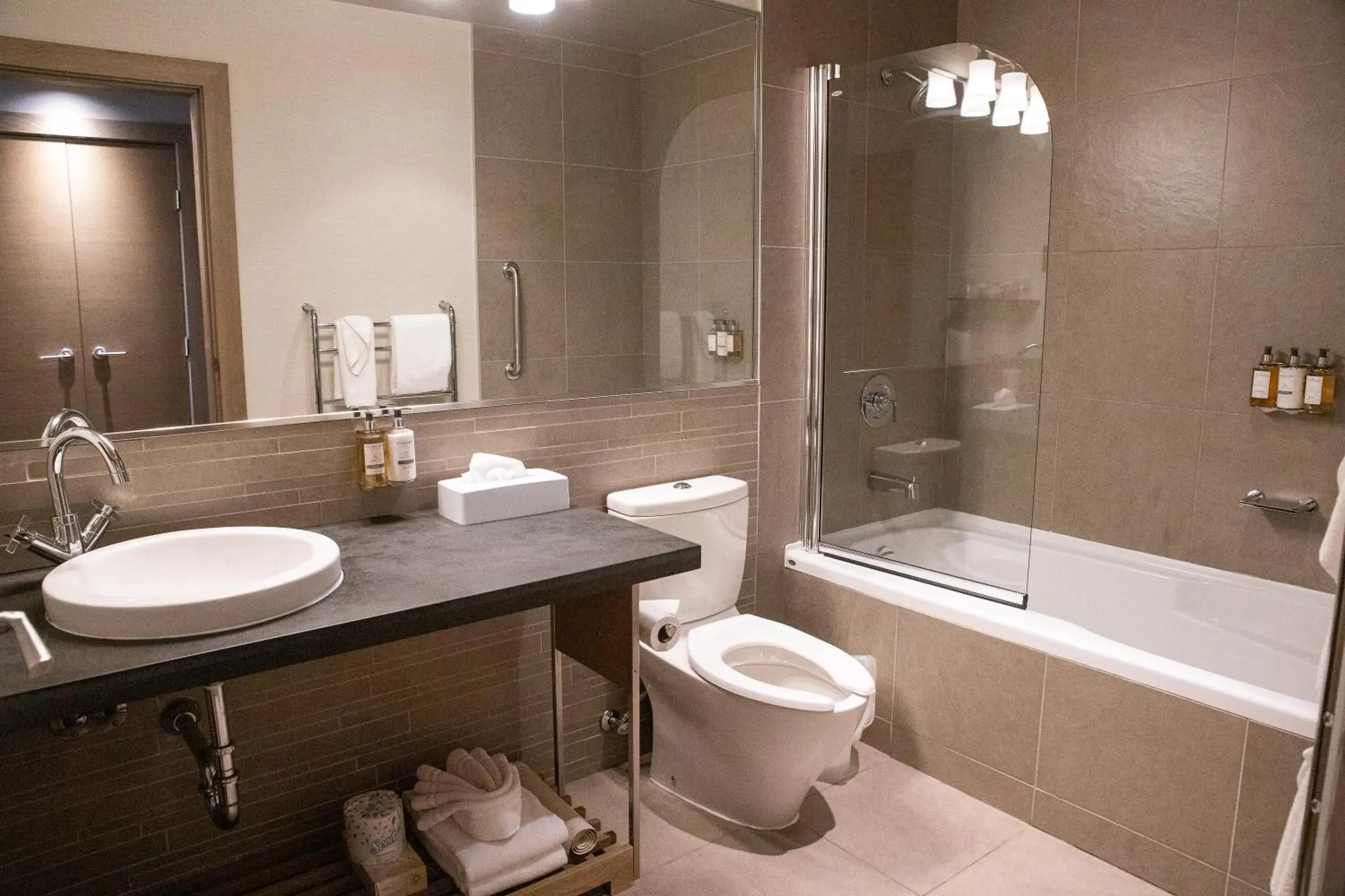 King Suite with Balcony in The Sidney Pier Hotel & Spa King Suite with Balcony in The Sidney Pier Hotel & Spa