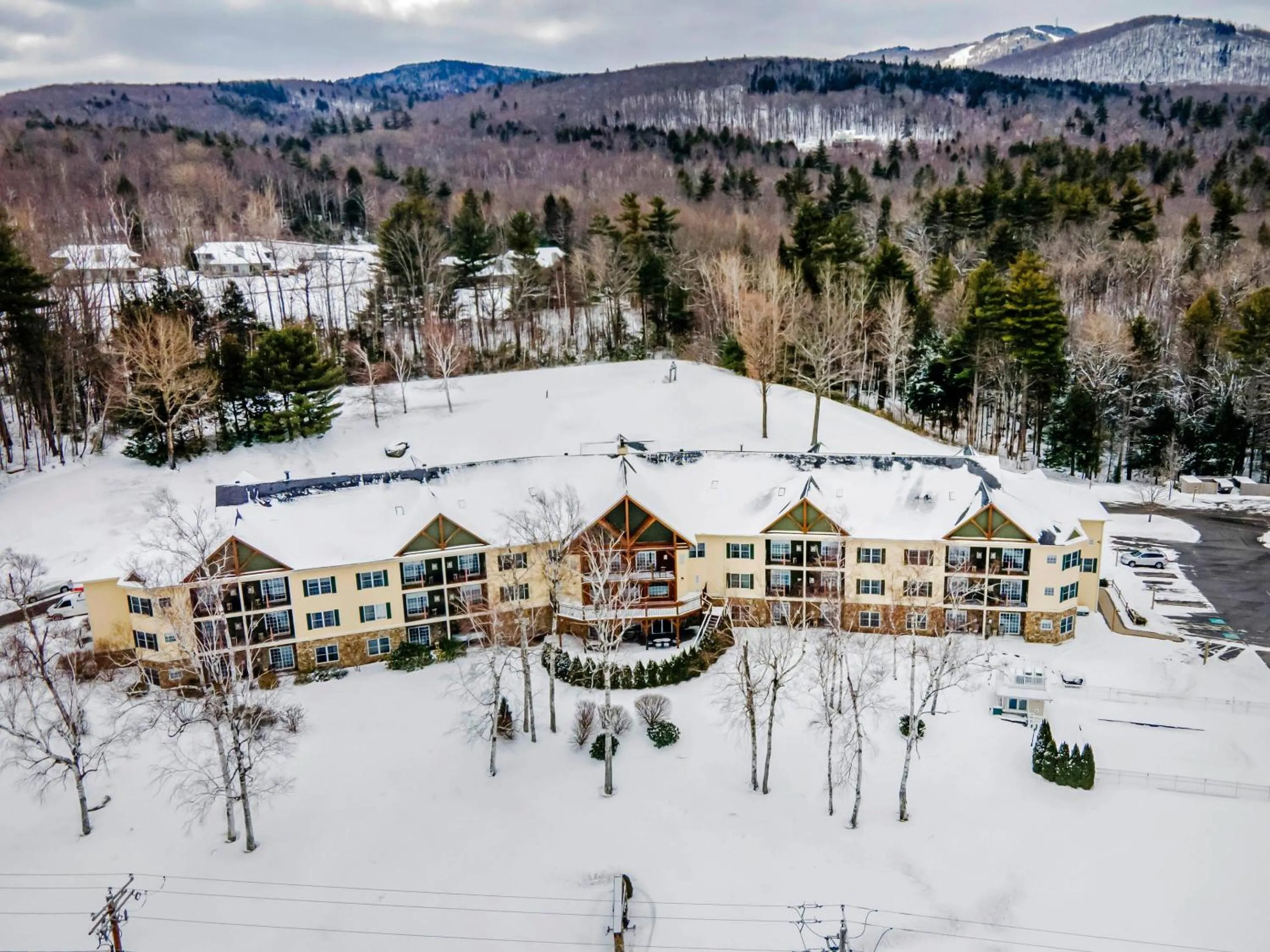 Property building in Mountain Edge Suites at Sunapee, an Ascend Collection Hotel