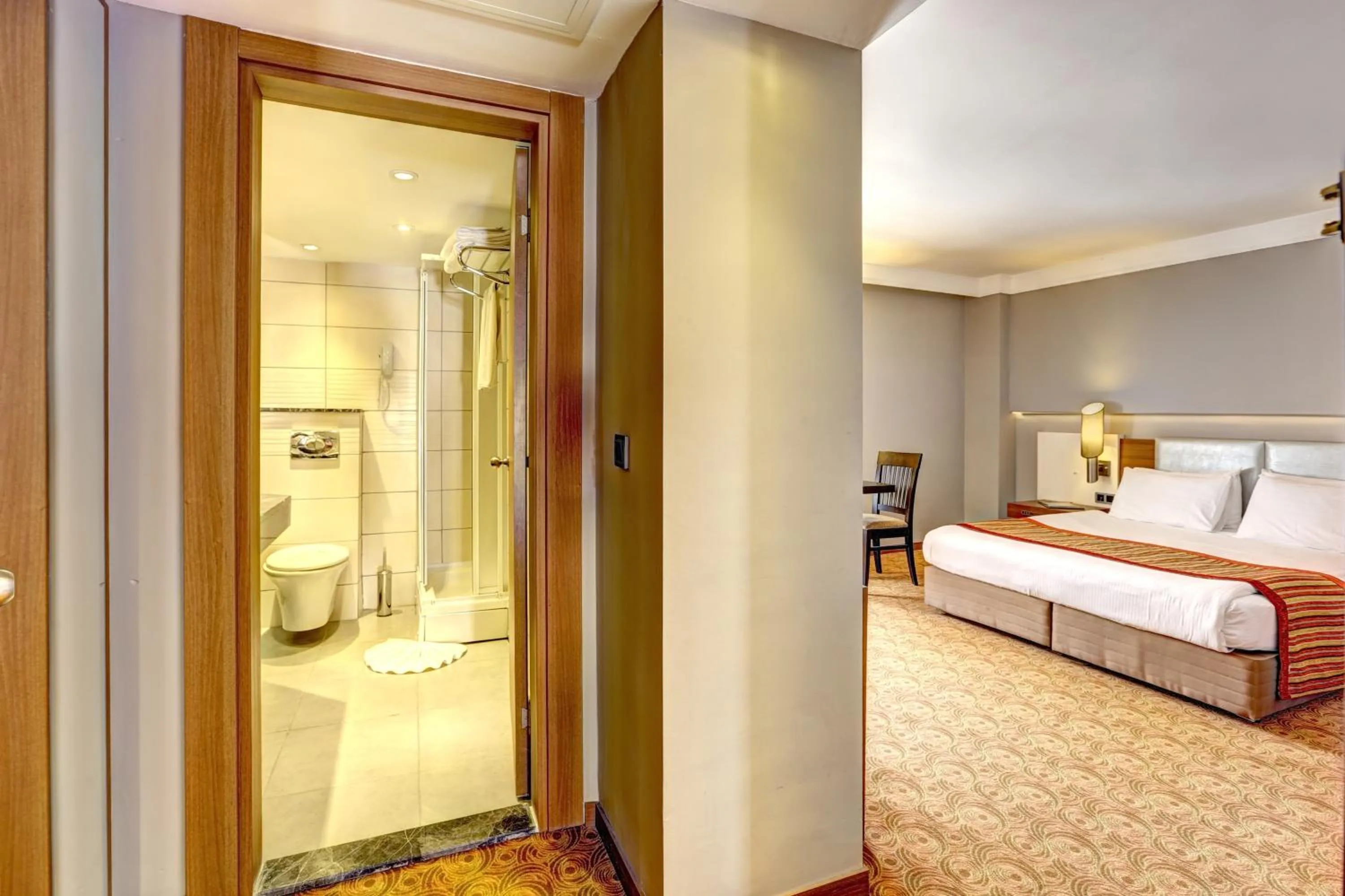 Photo of the whole room, Bed in Suhan Cappadocia Hotel & Spa